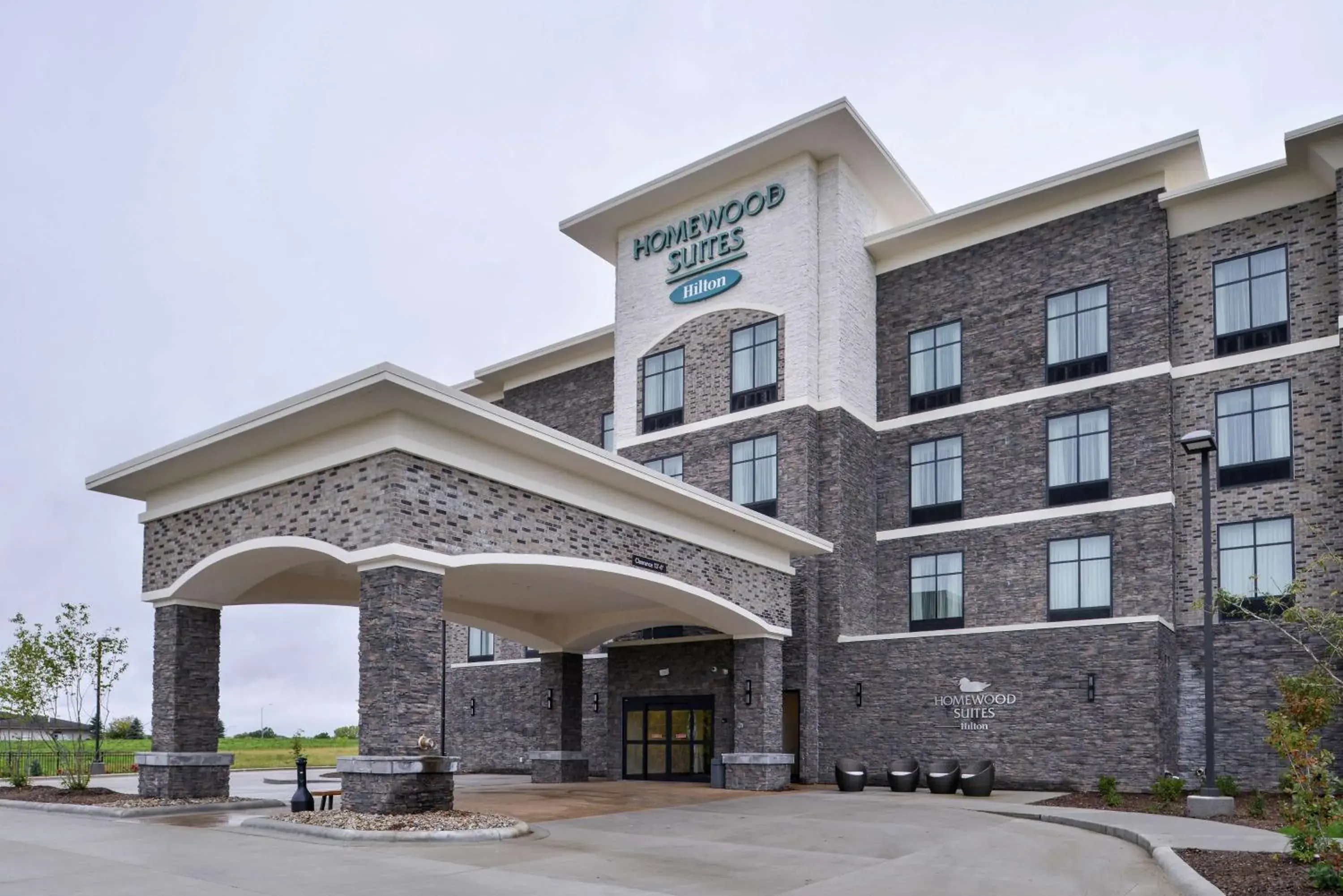 Property building in Homewood Suites Des Moines Airport Property building in Homewood Suites Des Moines Airport