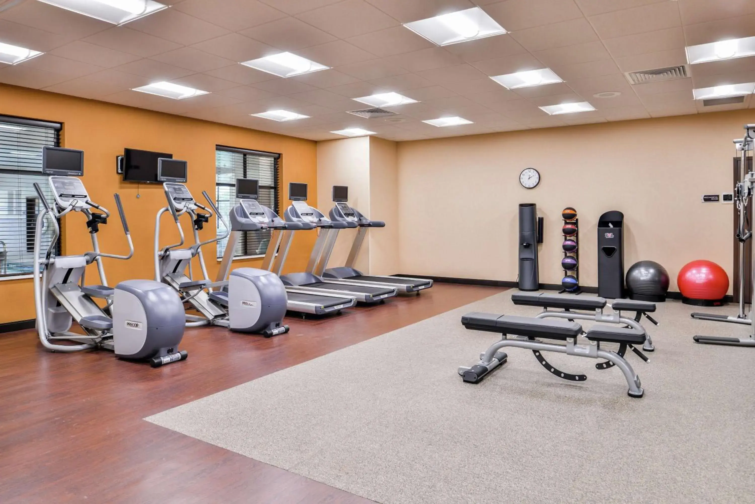 Fitness centre/facilities in Homewood Suites Des Moines Airport Fitness centre/facilities in Homewood Suites Des Moines Airport