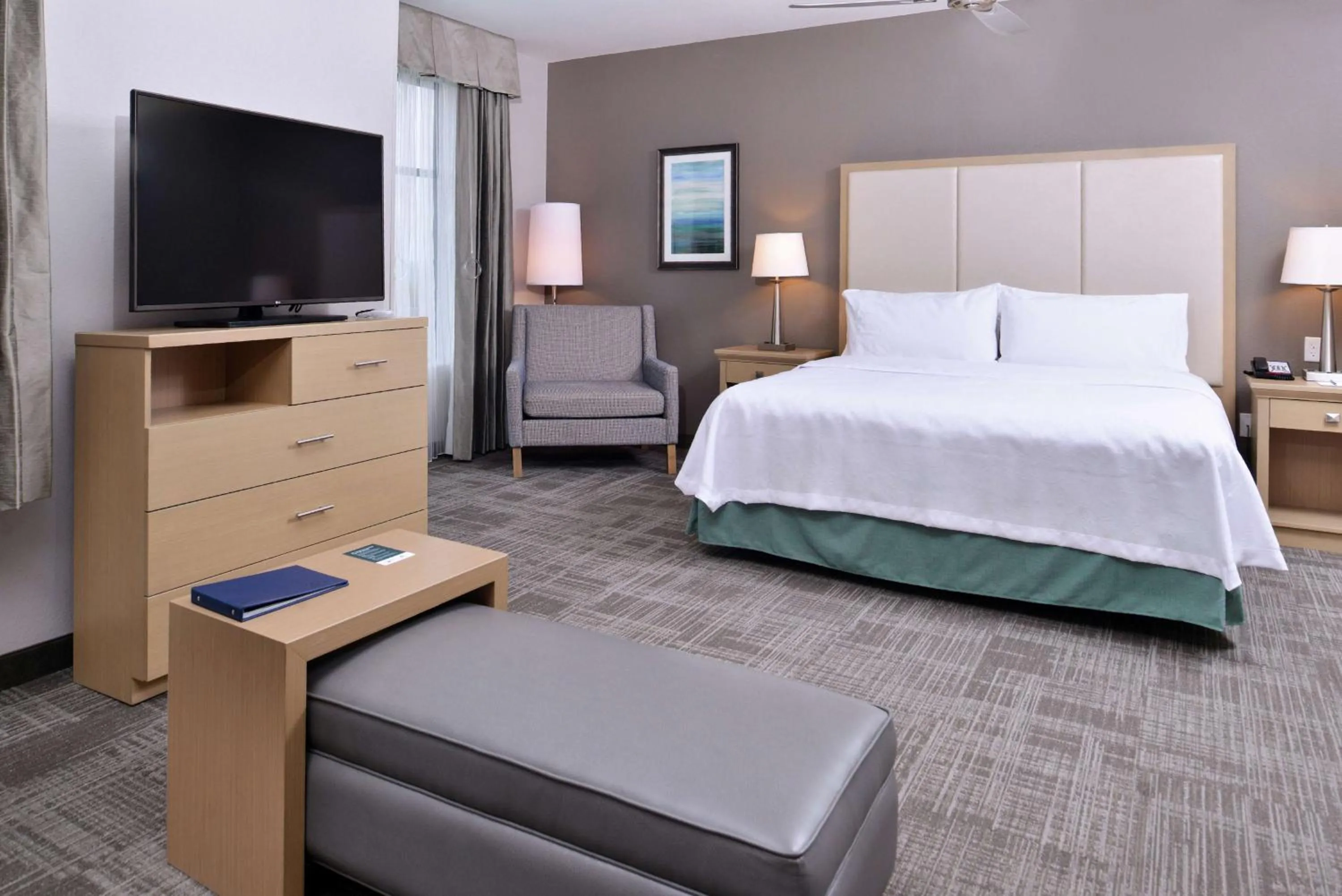 Bedroom, Bed in Homewood Suites Des Moines Airport