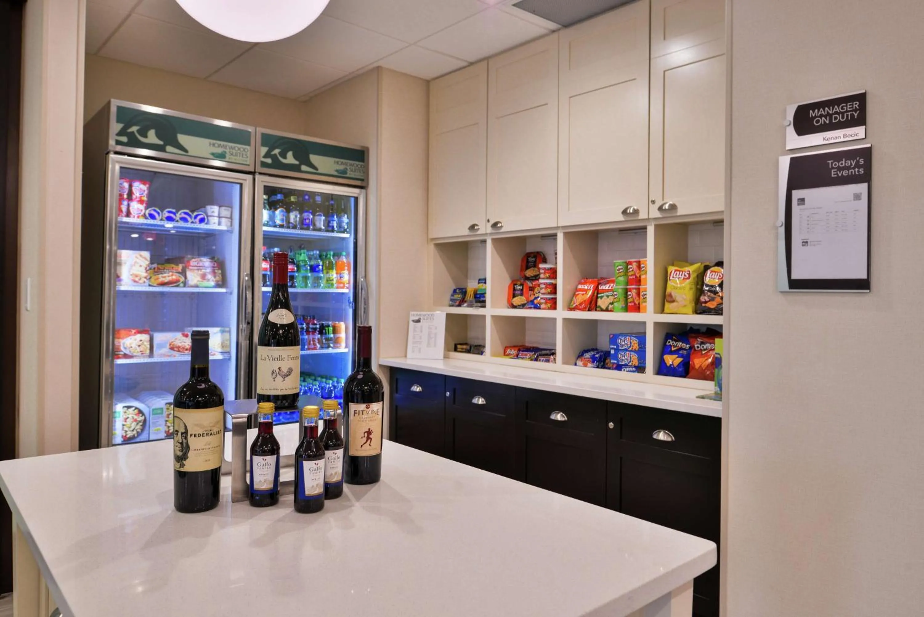 Restaurant/places to eat in Homewood Suites Des Moines Airport