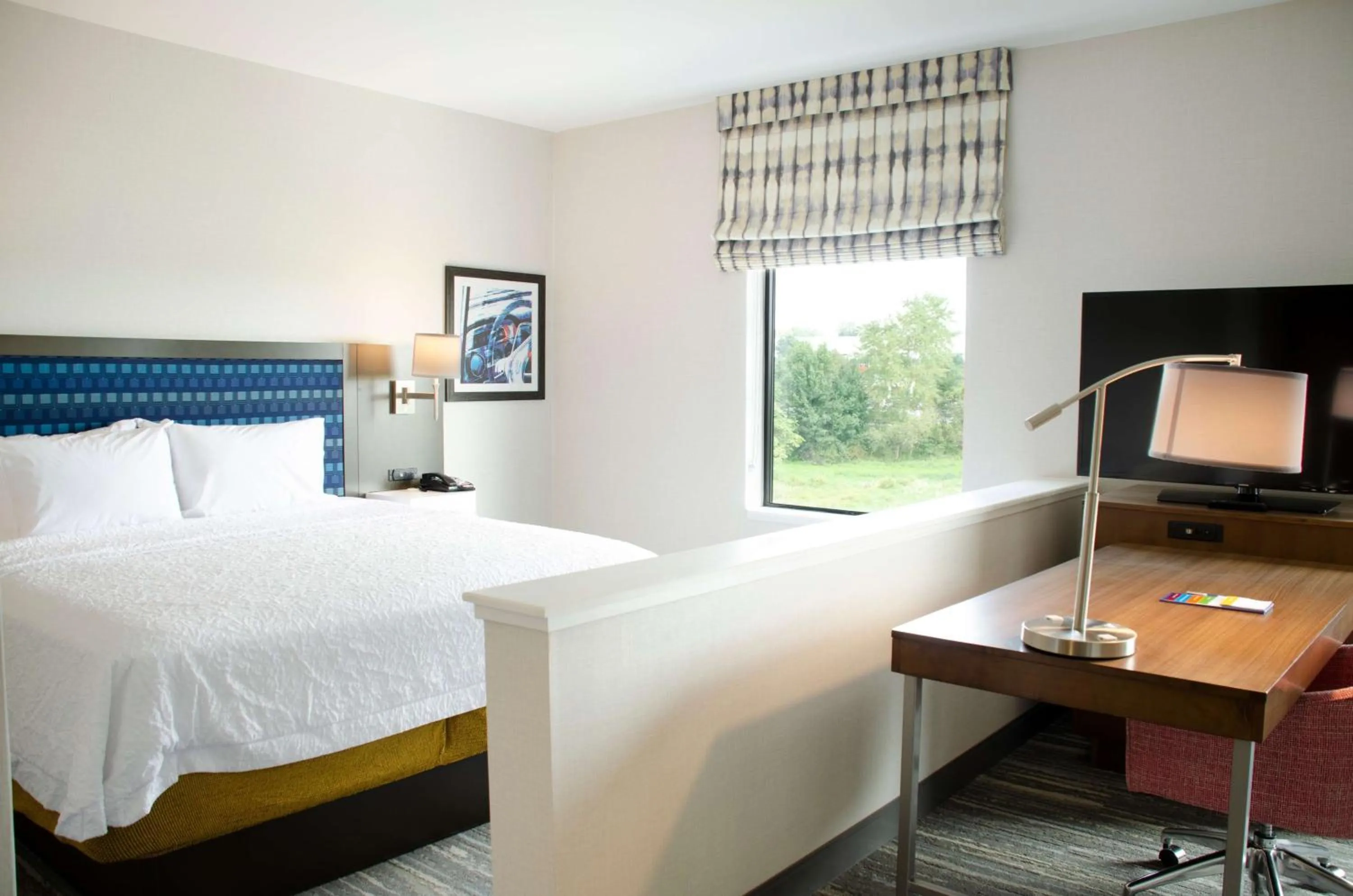 Bedroom, Bed in Hampton Inn Lebanon