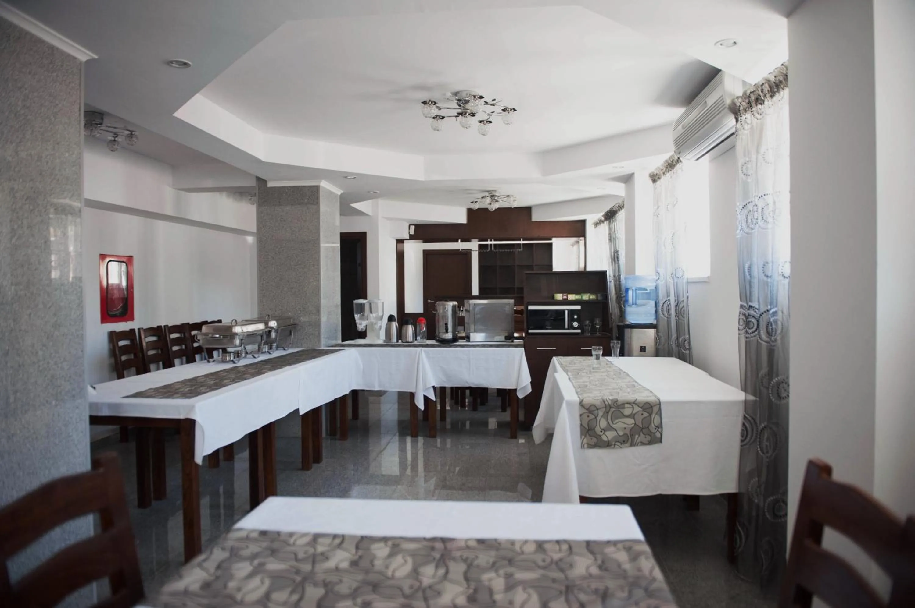 Restaurant/places to eat in Hotel Clas