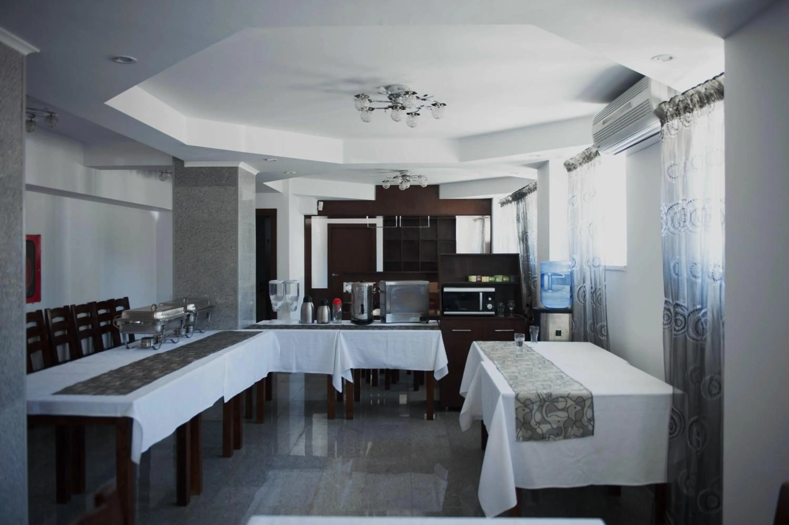 Restaurant/places to eat in Hotel Clas