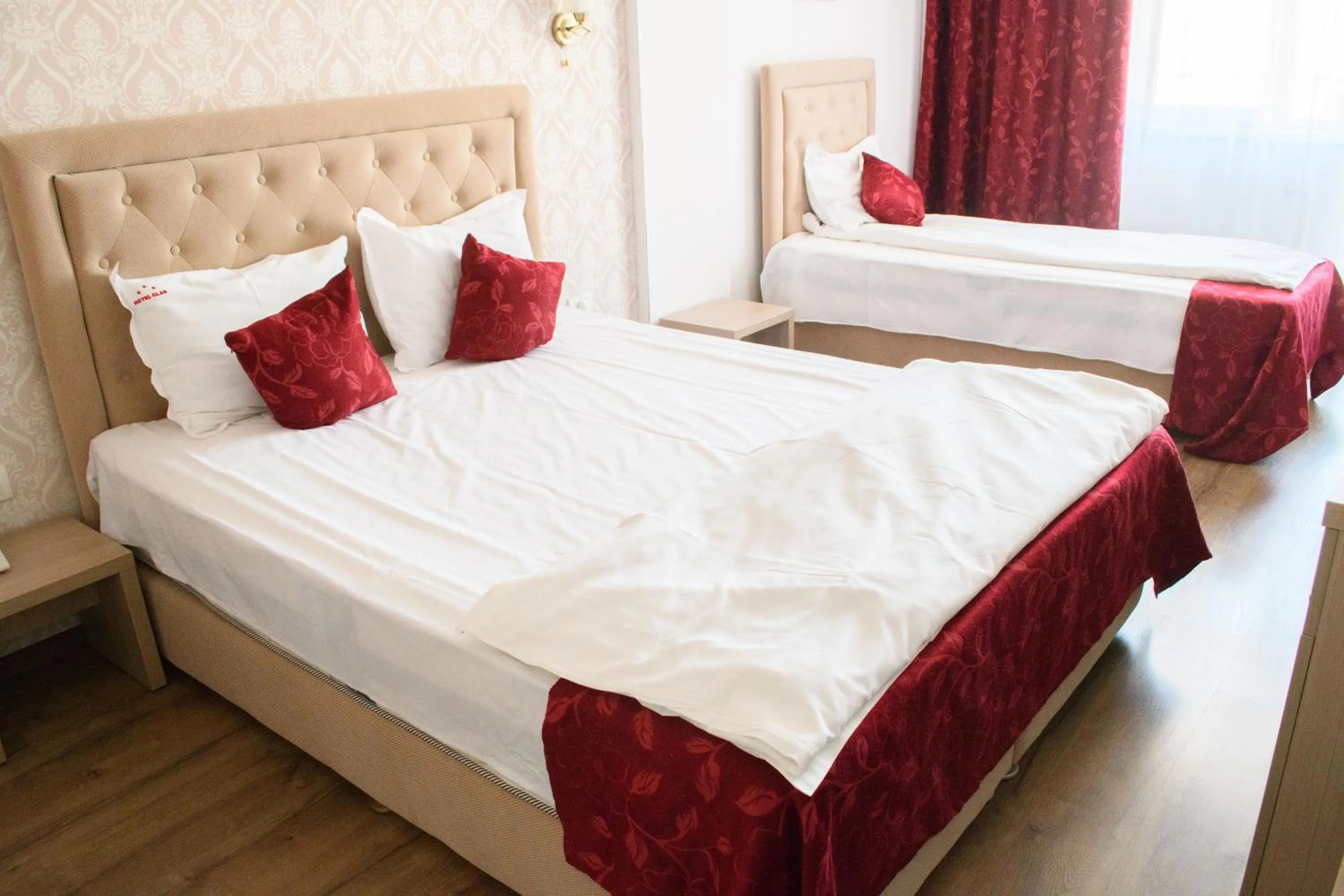 Photo of the whole room, Bed in Hotel Clas