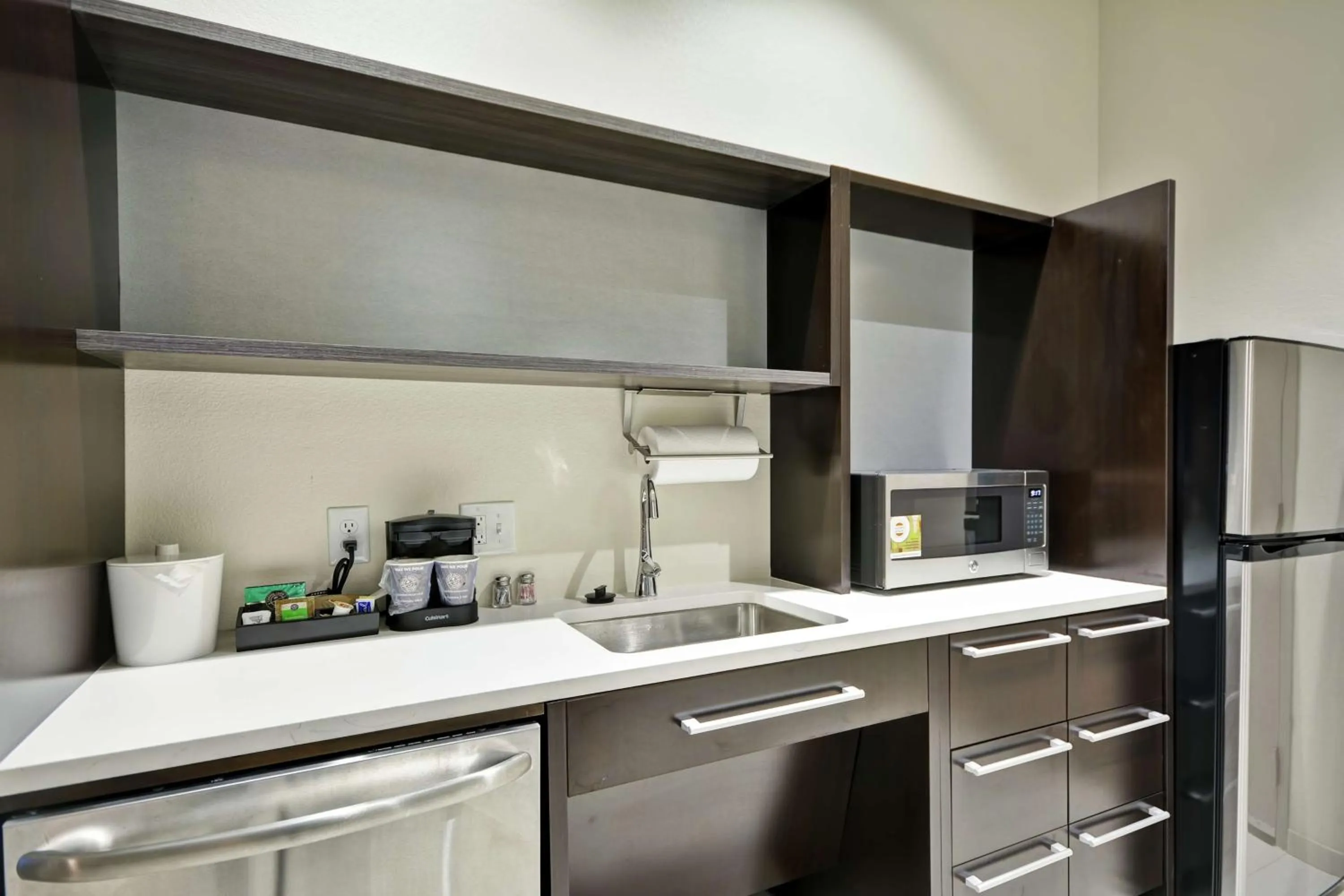 Kitchen or kitchenette in Home2 Suites By Hilton Carbondale