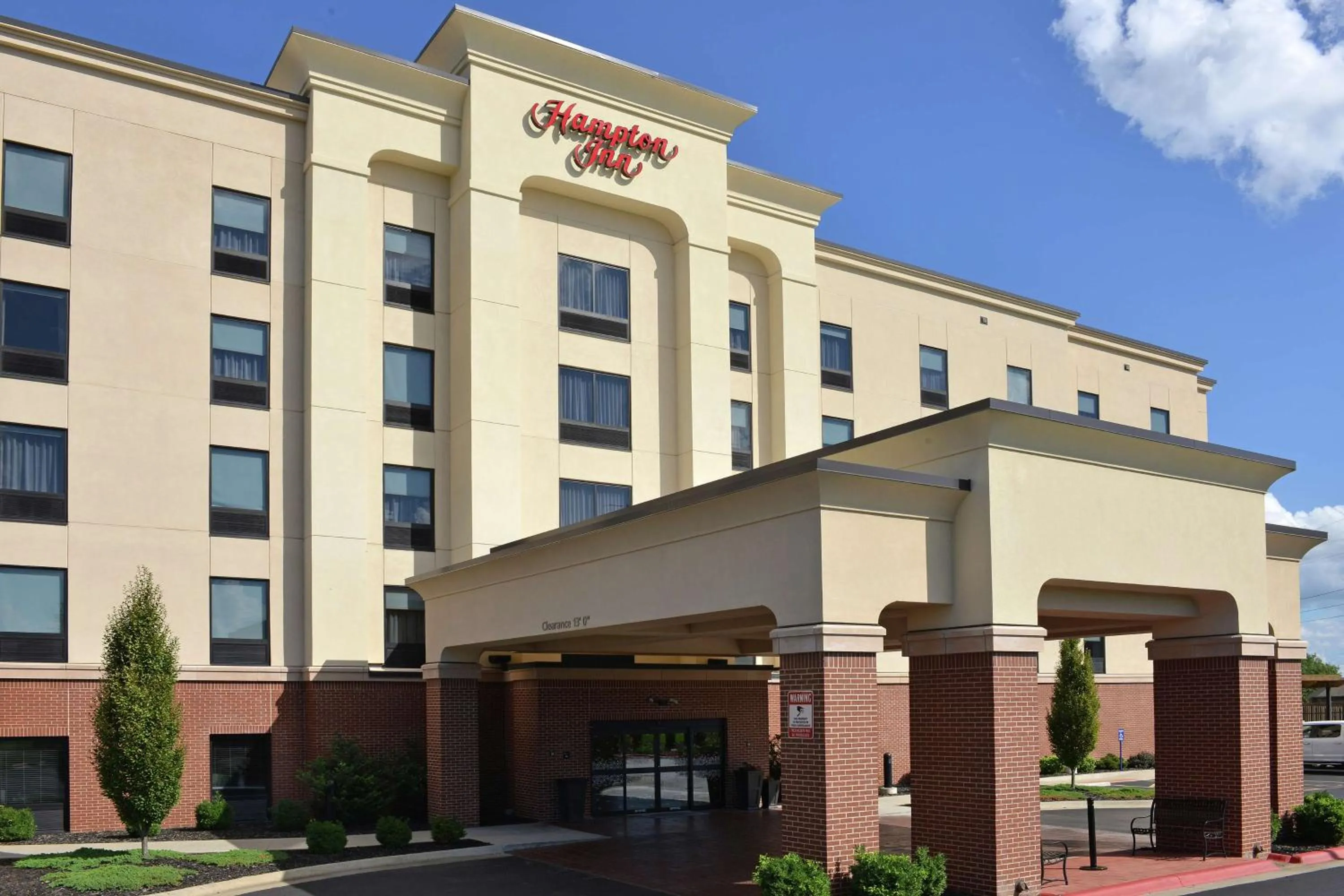 Property building in Hampton Inn Springfield-Southeast, MO