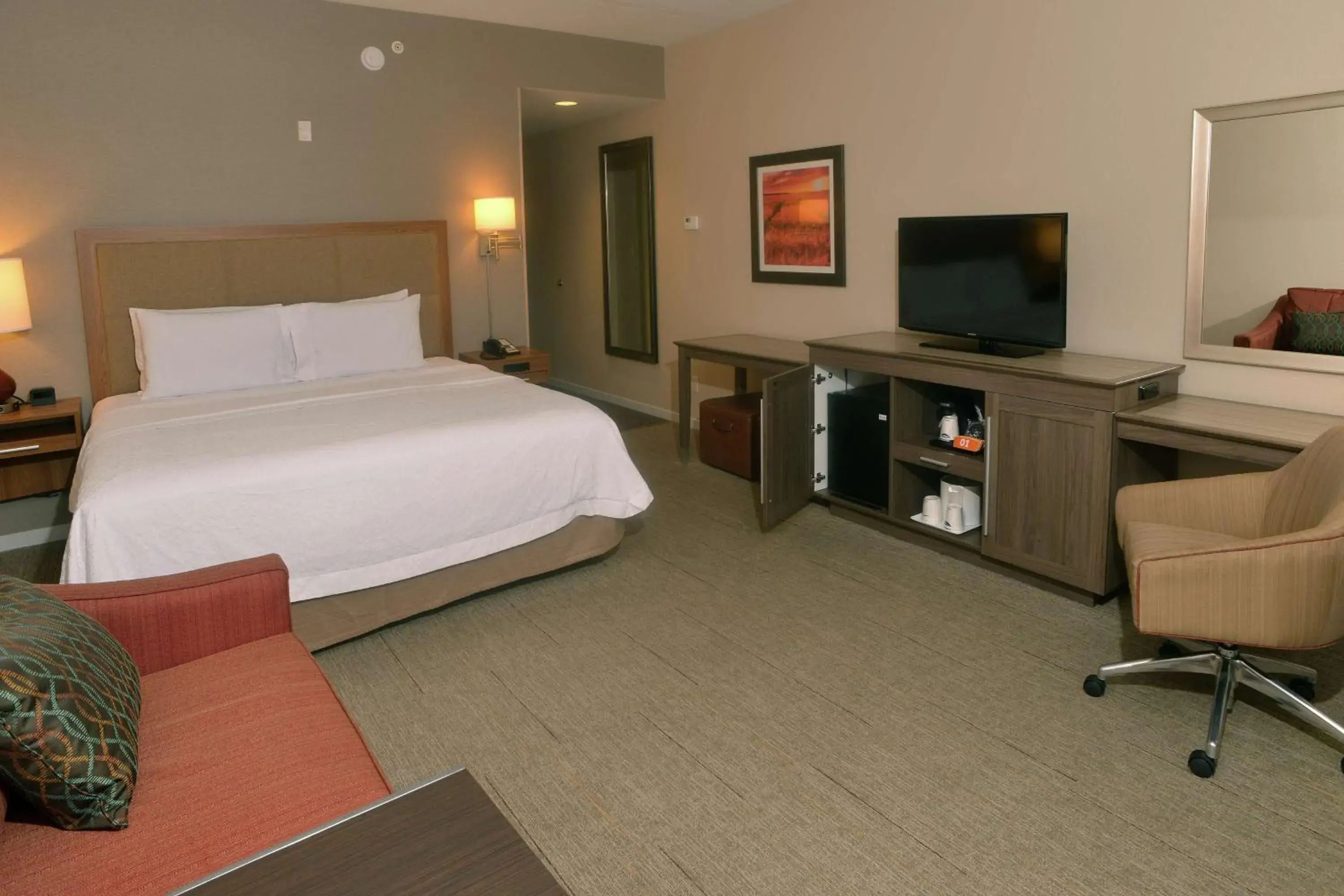 Bedroom, Bed in Hampton Inn Springfield-Southeast, MO Bedroom, Bed in Hampton Inn Springfield-Southeast, MO