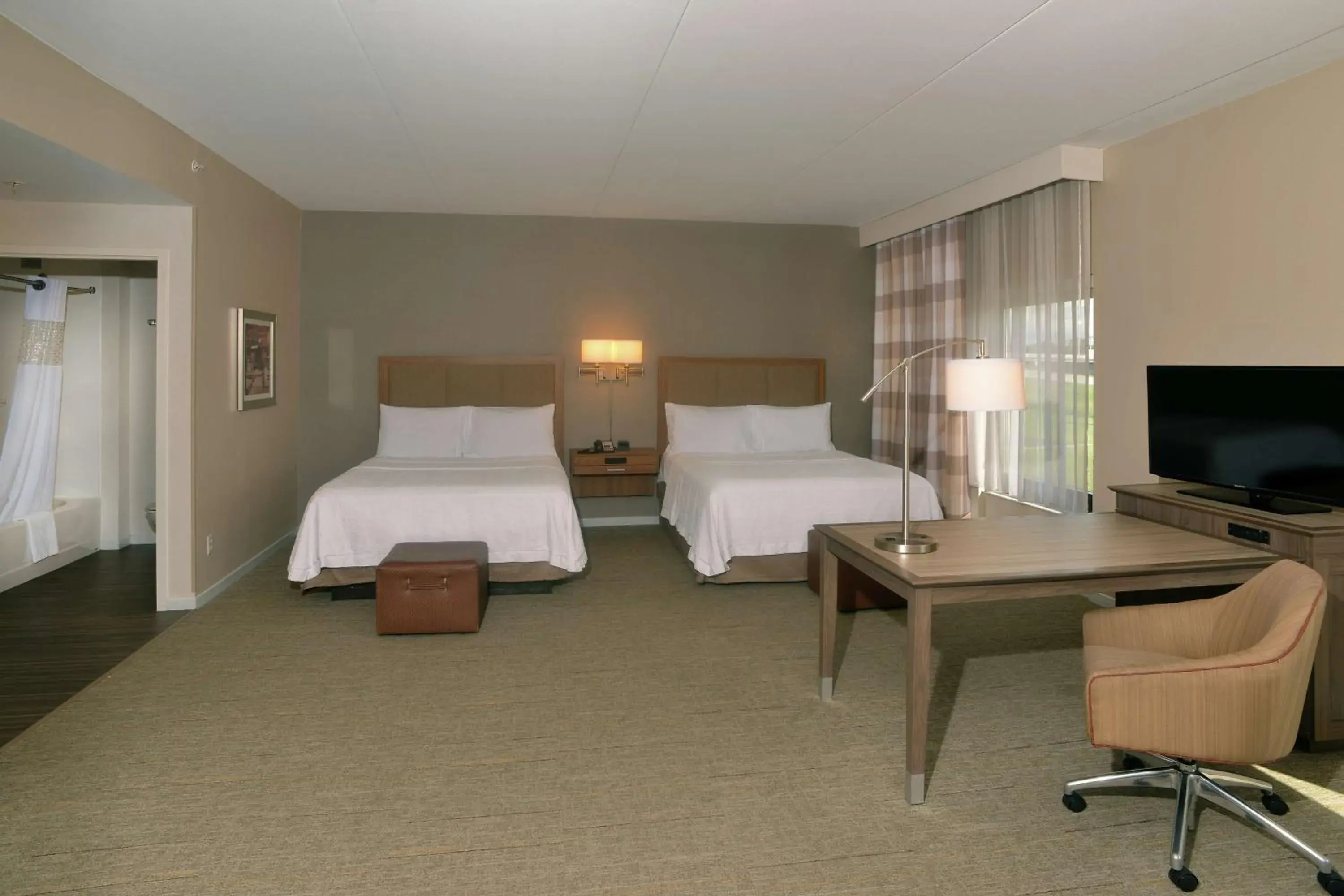 Bedroom, Bed in Hampton Inn Springfield-Southeast, MO Bedroom, Bed in Hampton Inn Springfield-Southeast, MO