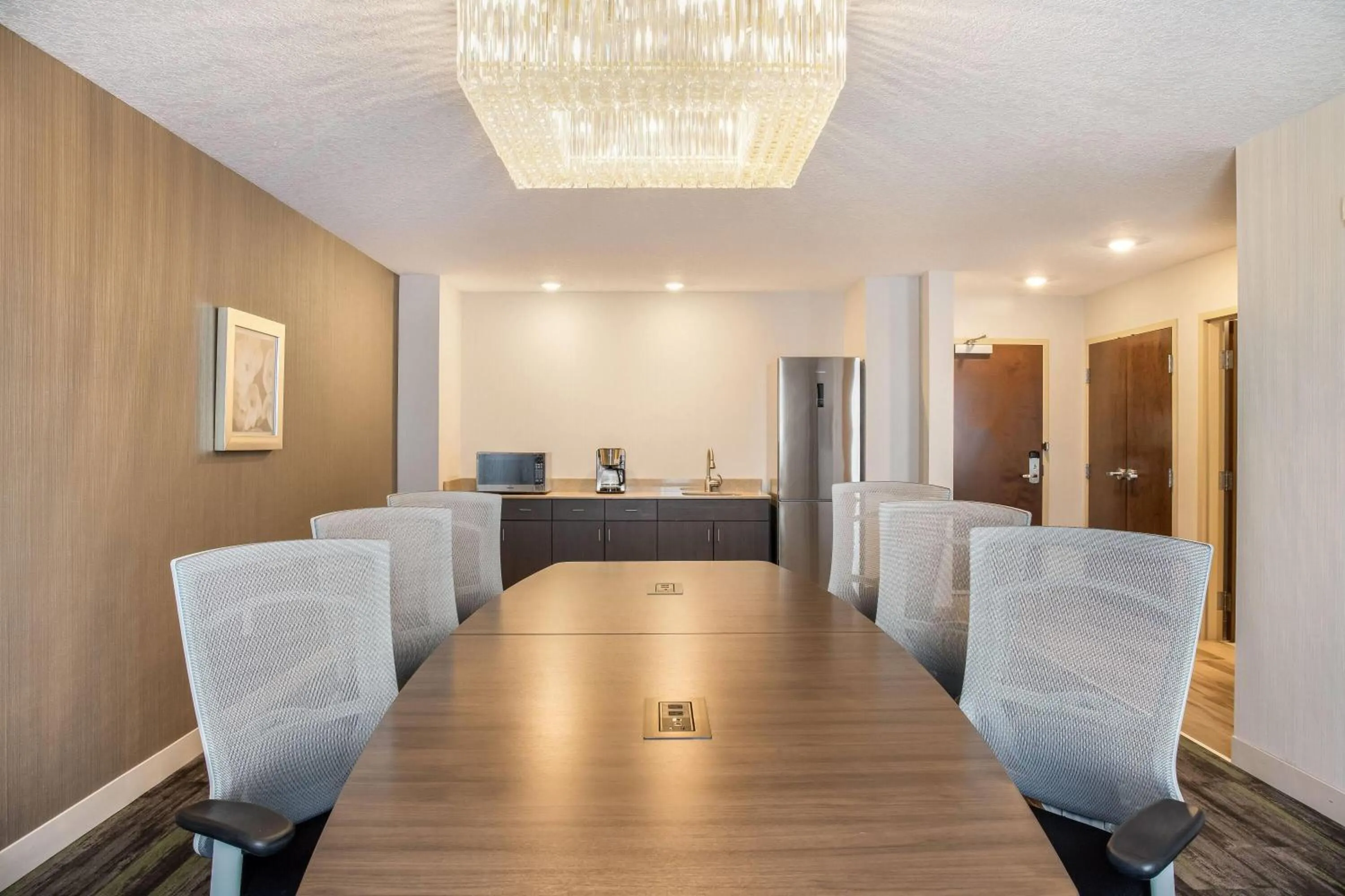 Photo of the whole room in Ramada by Wyndham St Paul AB