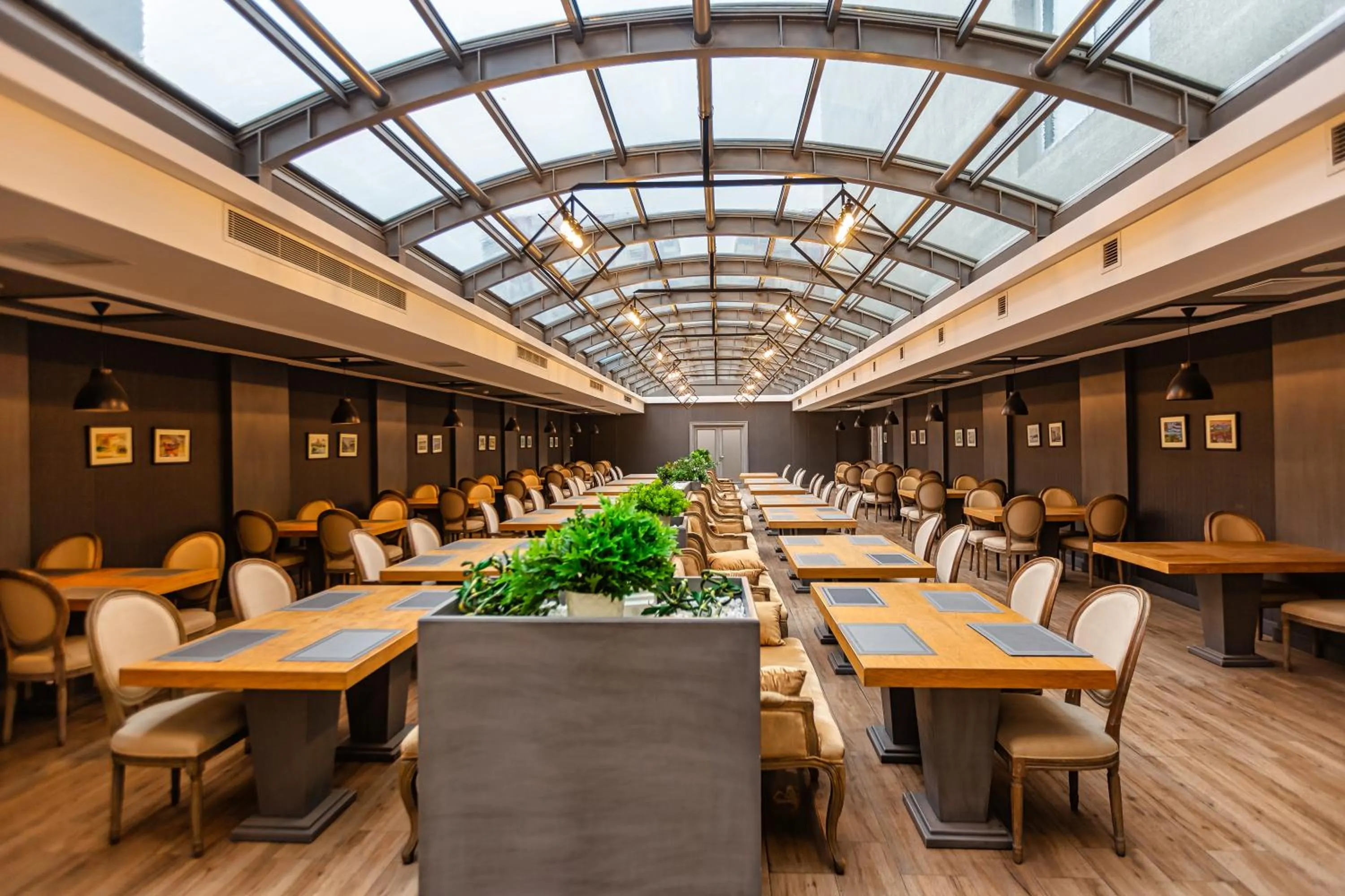 Restaurant/places to eat in Sky Hotel Baku