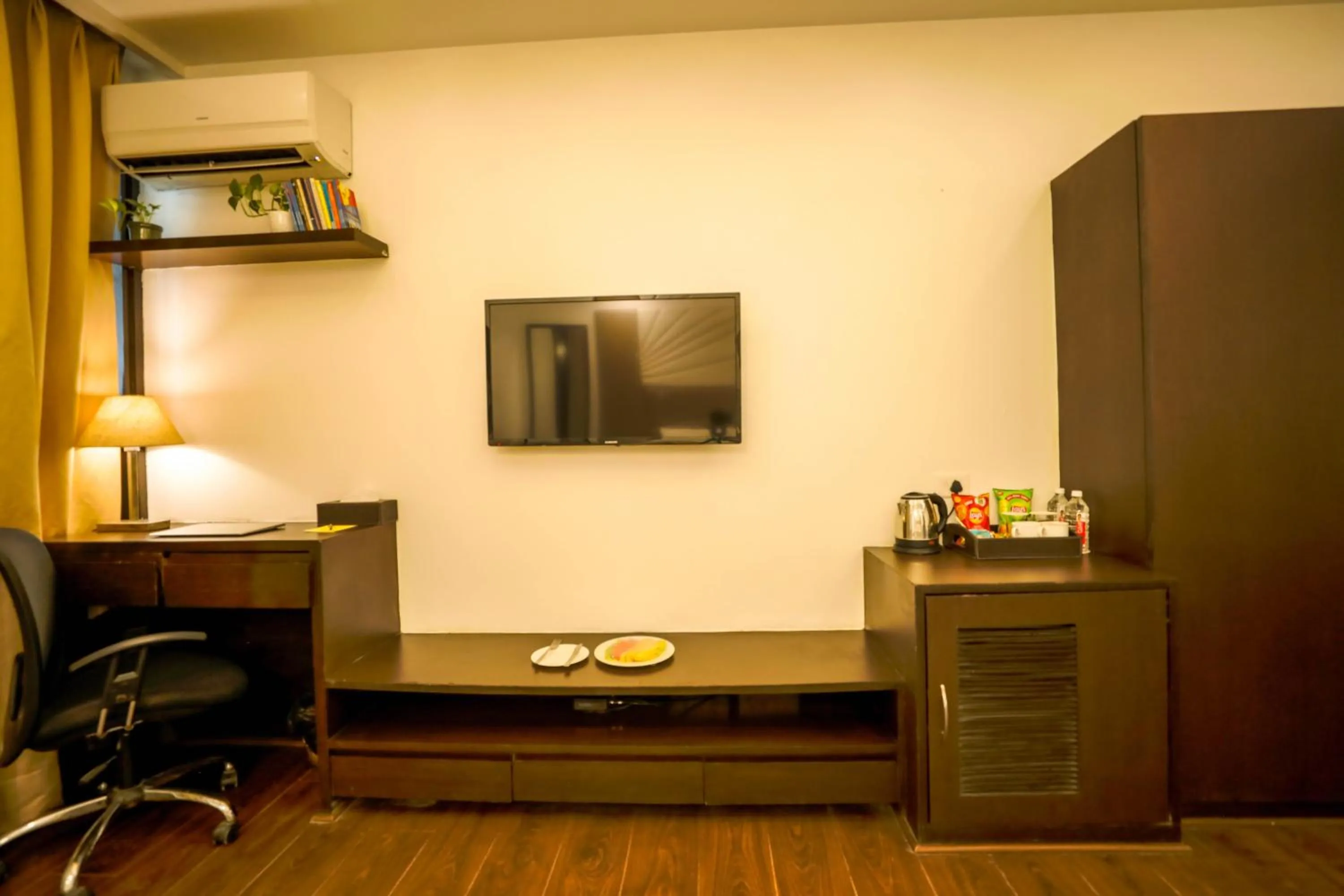 TV and multimedia in Vivid Boutique Hotel, Medanta, Gurugram