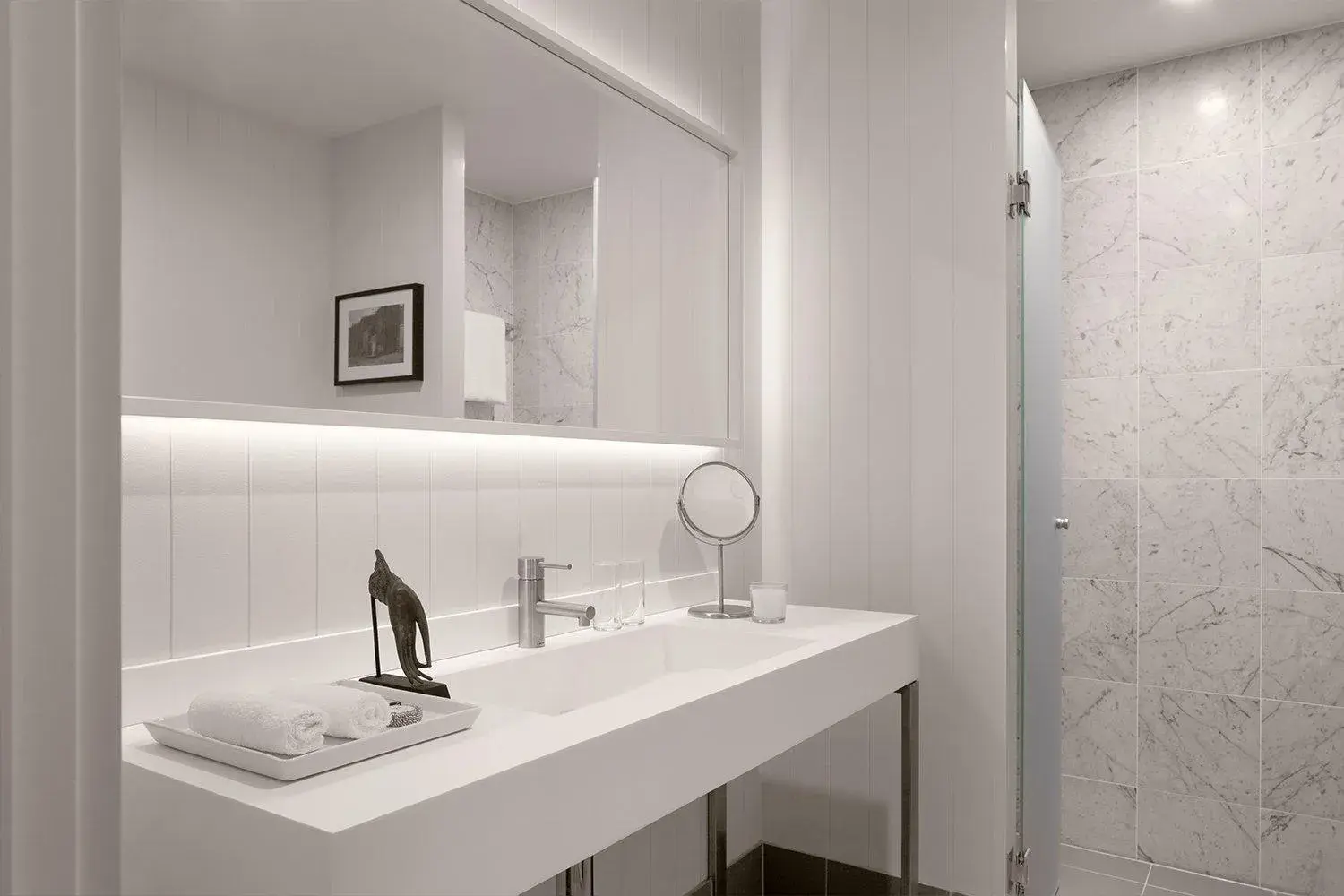 Bathroom in Burbury Hotel & Apartments Bathroom in Burbury Hotel & Apartments