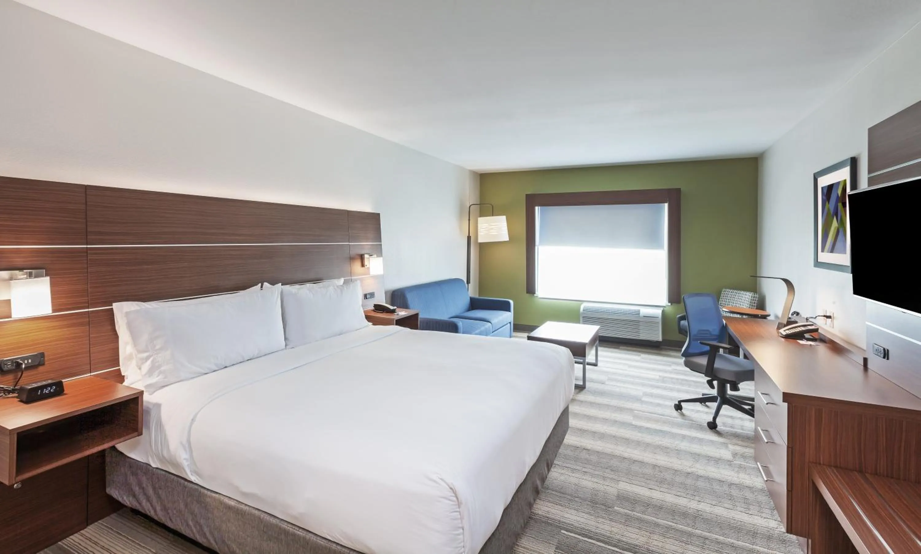 Bedroom, Bed in Holiday Inn Express & Suites Tulsa South - Woodland Hills by IHG