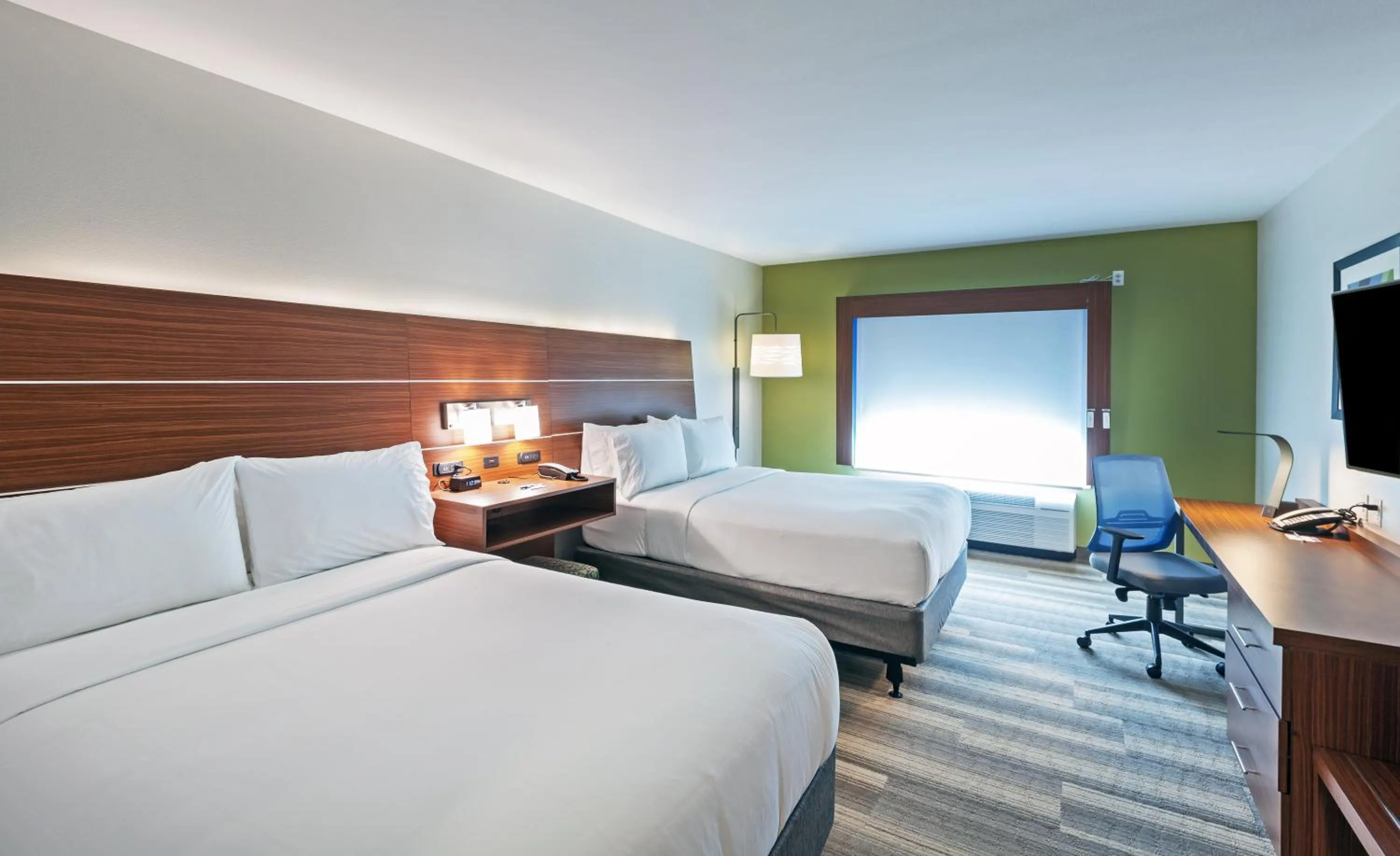 Photo of the whole room, Bed in Holiday Inn Express & Suites Tulsa South - Woodland Hills by IHG
