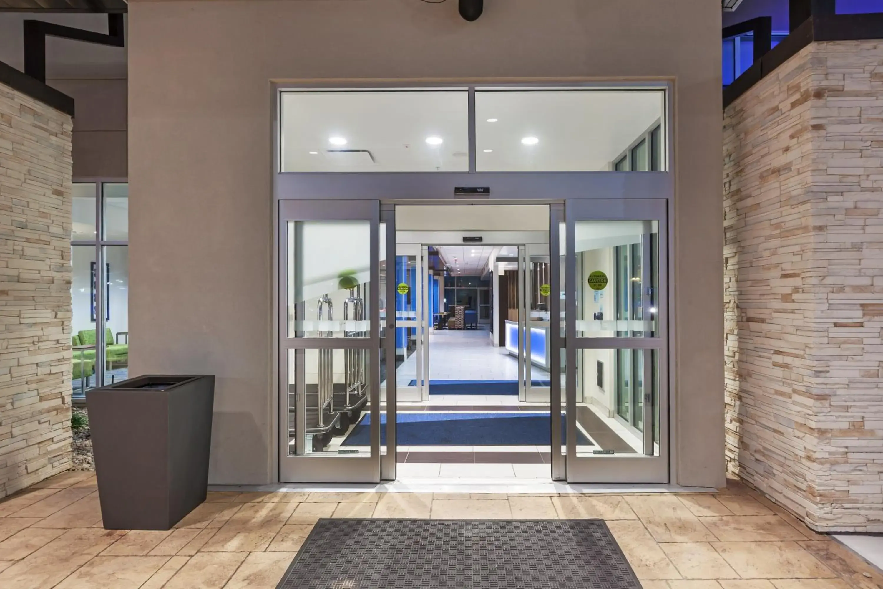 Property building in Holiday Inn Express & Suites Tulsa South - Woodland Hills by IHG Property building in Holiday Inn Express & Suites Tulsa South - Woodland Hills by IHG