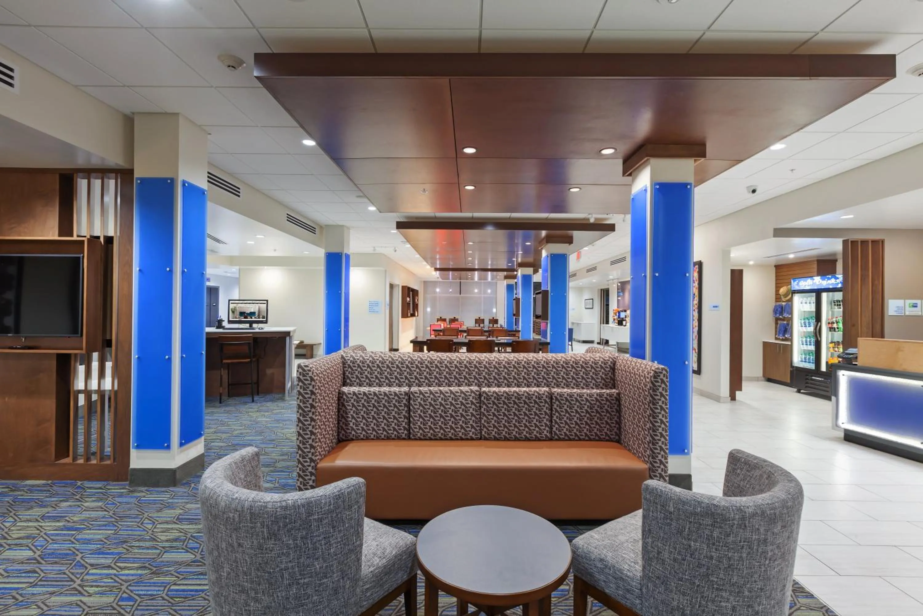 Property building in Holiday Inn Express & Suites Tulsa South - Woodland Hills by IHG