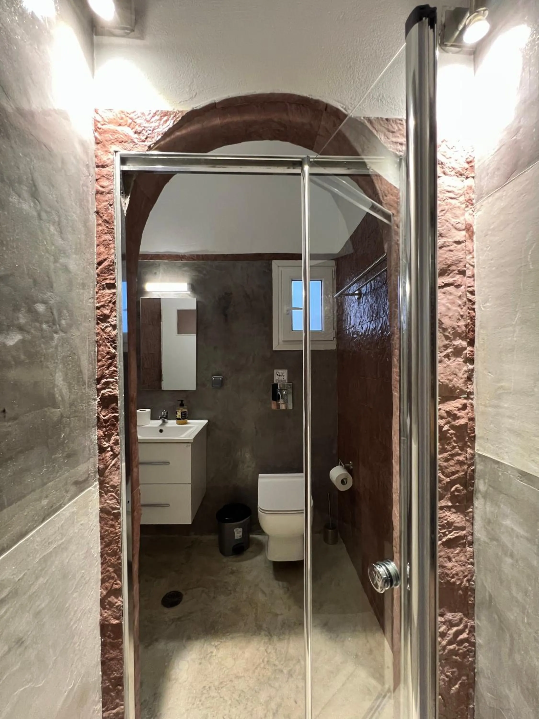 Shower in Santo Margarita