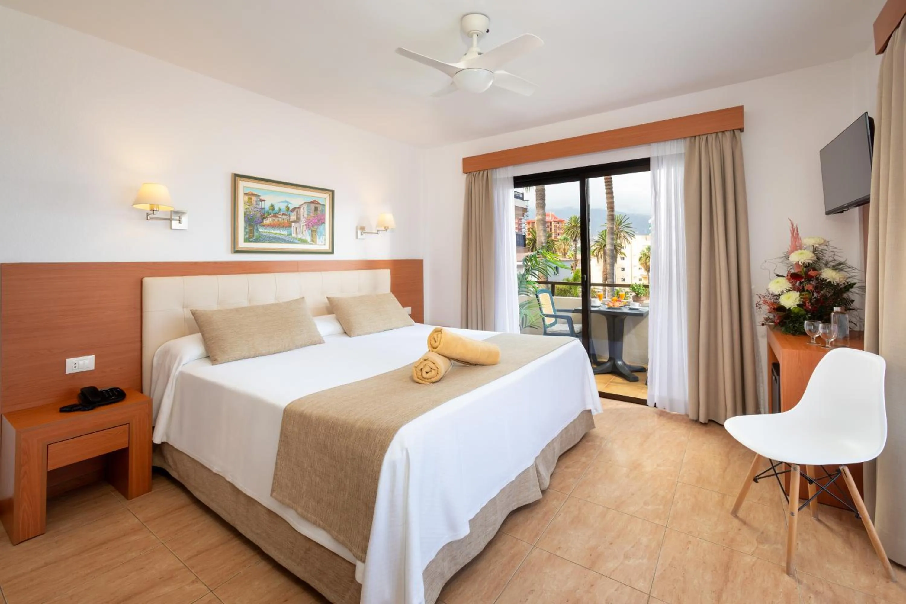 Bedroom, Bed in Hotel Don Manolito