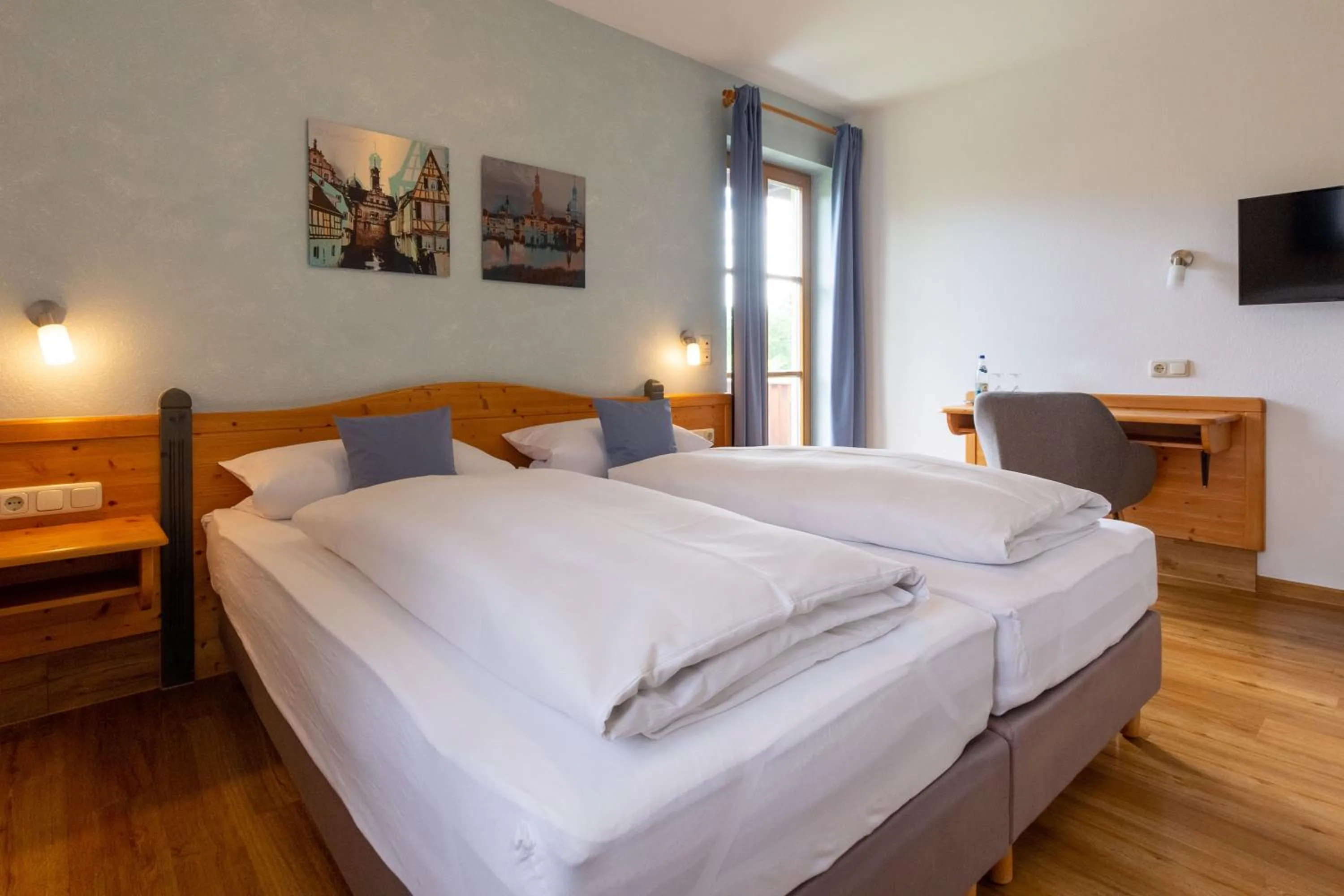 Photo of the whole room, Bed in Hotel am Schwanberg