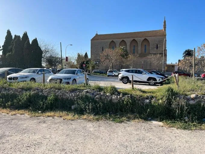 Parking in Fonda Llabres Boutique