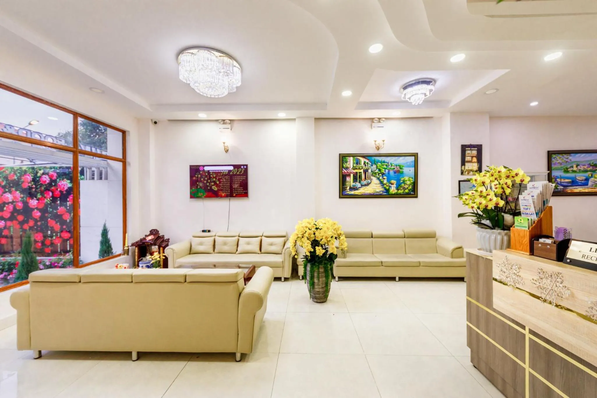 Lobby or reception in Golden Bee Hotel