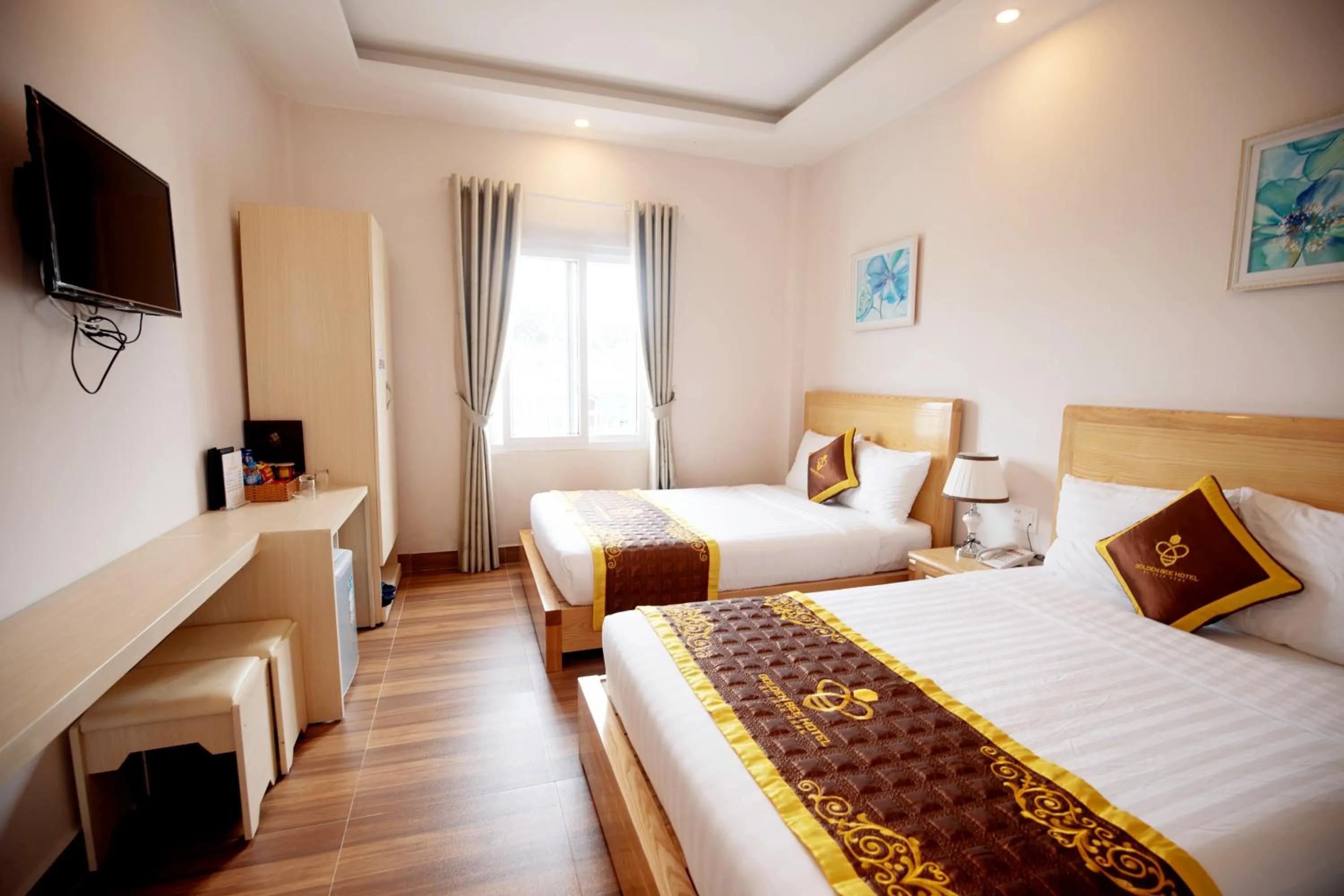 Photo of the whole room, Bed in Golden Bee Hotel