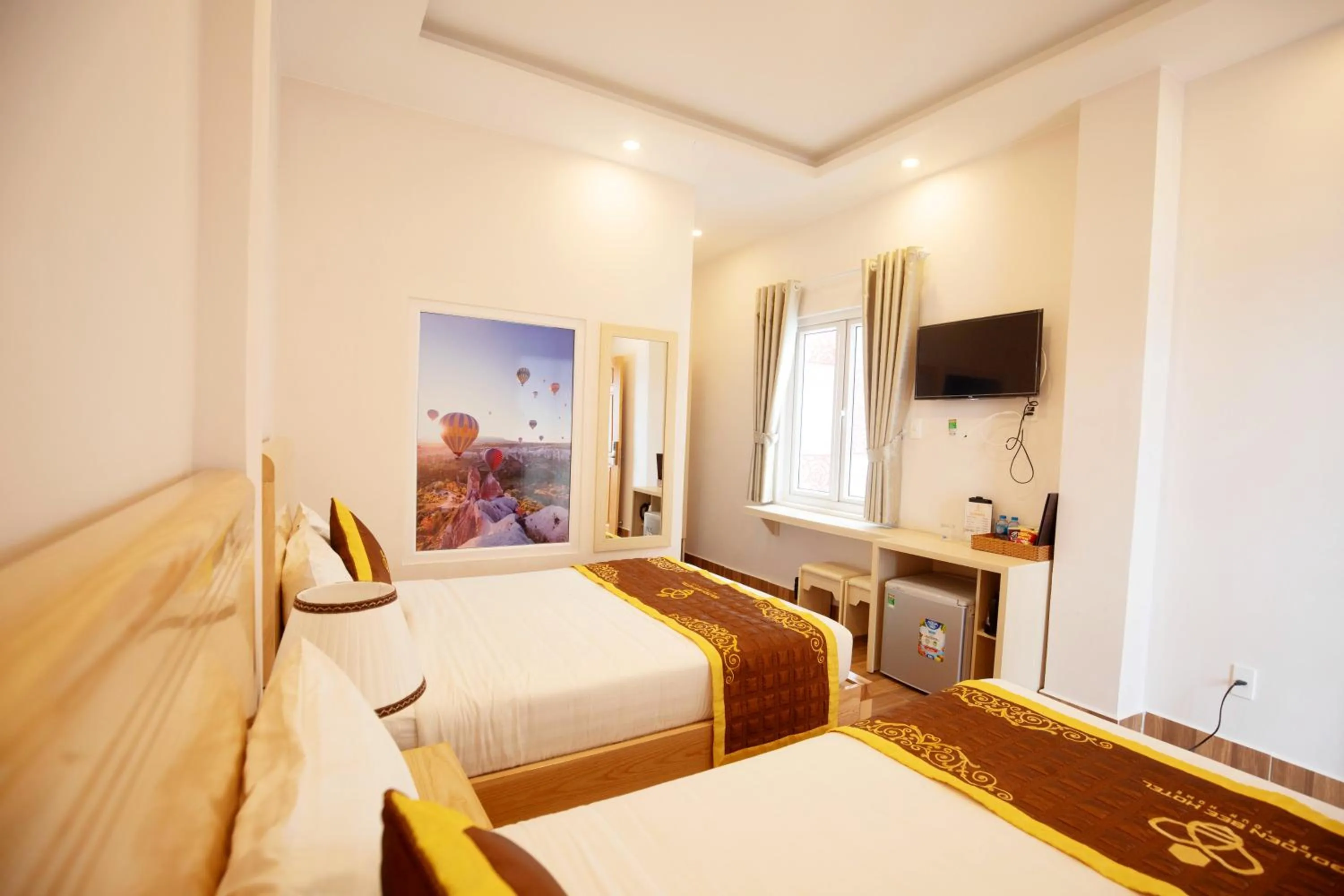 Bedroom, Bed in Golden Bee Hotel