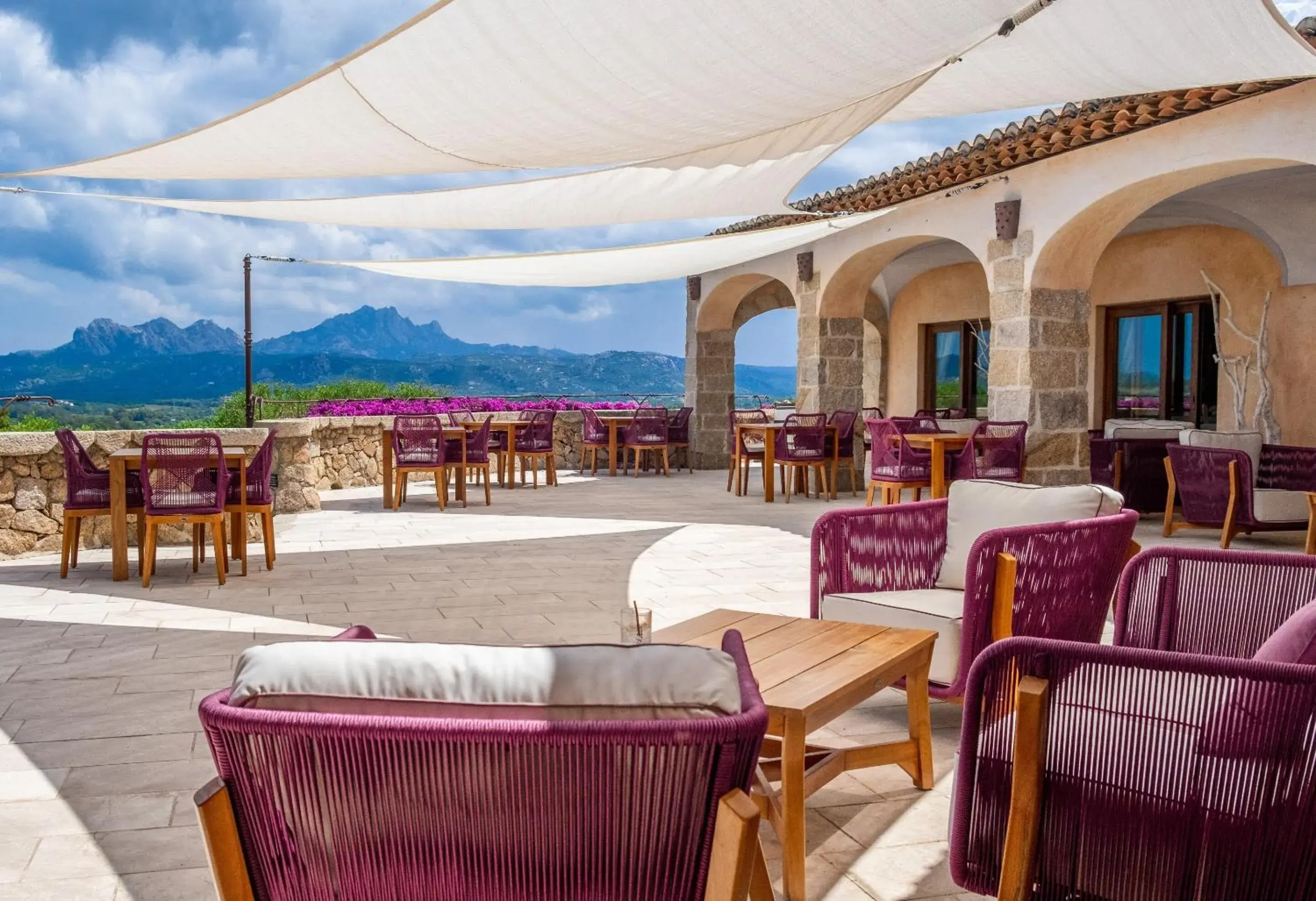 Food and drinks in Moma Hotel Cannigione Food and drinks in Moma Hotel Cannigione