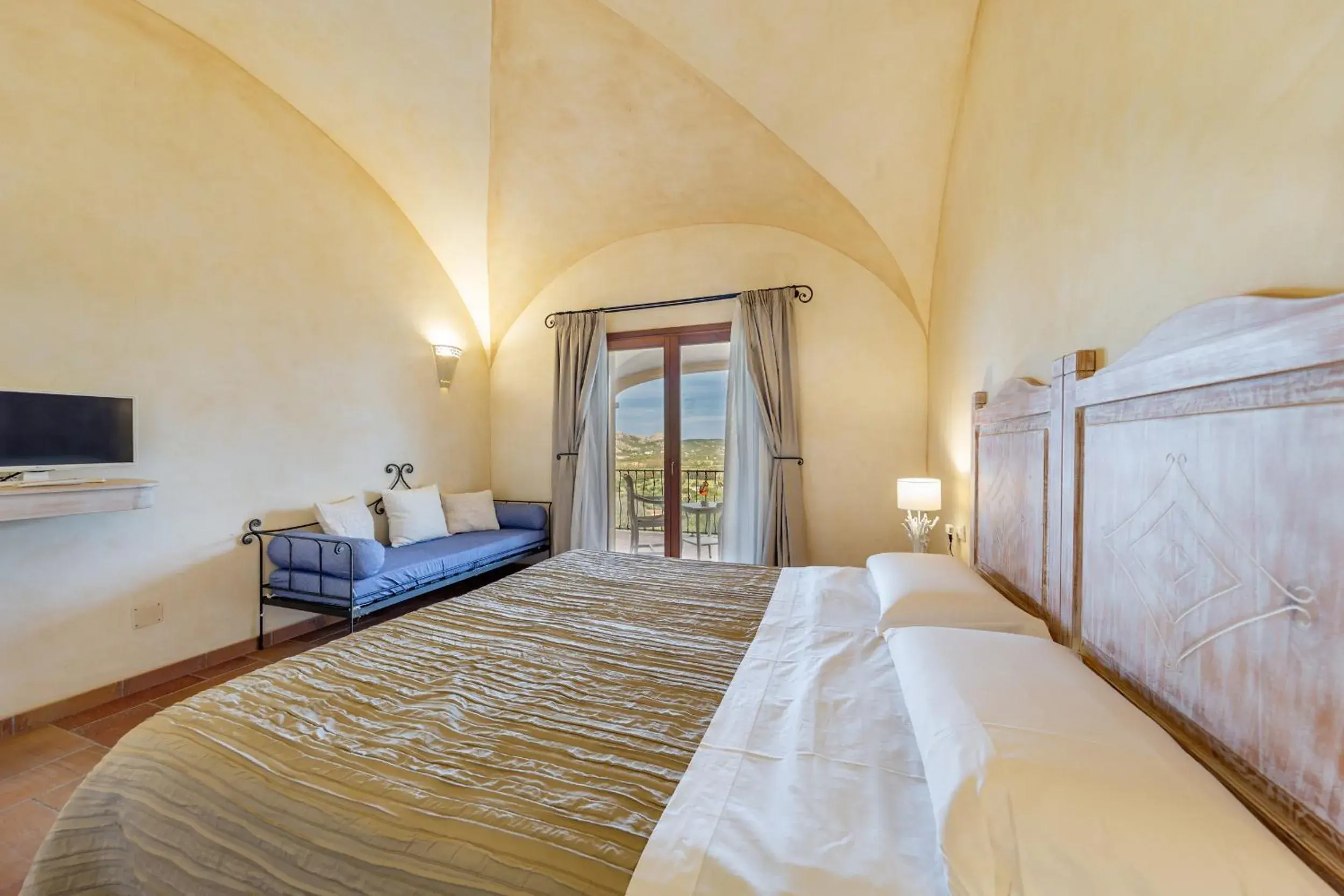 Bedroom, Bed in Moma Hotel Cannigione Bedroom, Bed in Moma Hotel Cannigione