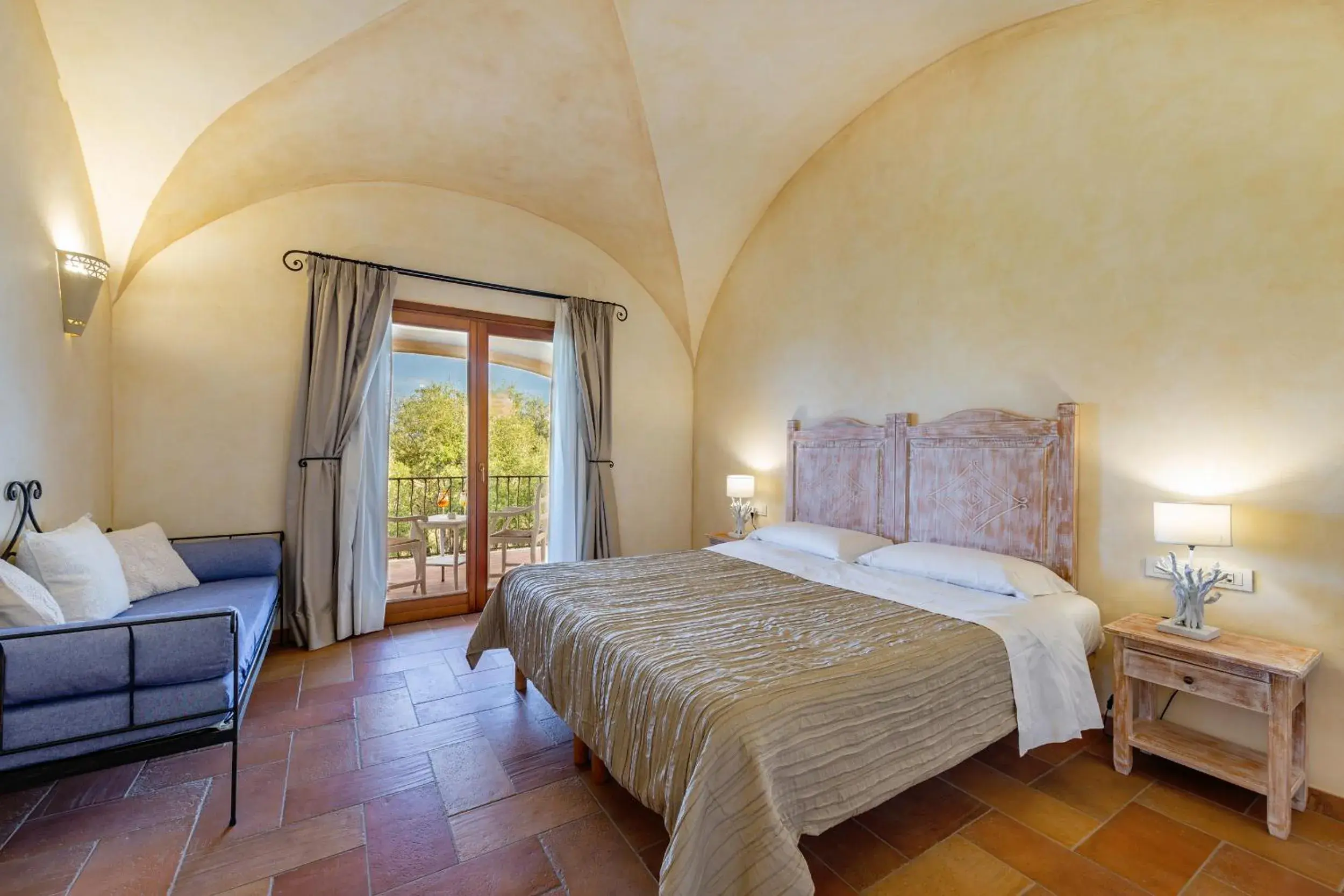 Bedroom, Bed in Moma Hotel Cannigione Bedroom, Bed in Moma Hotel Cannigione