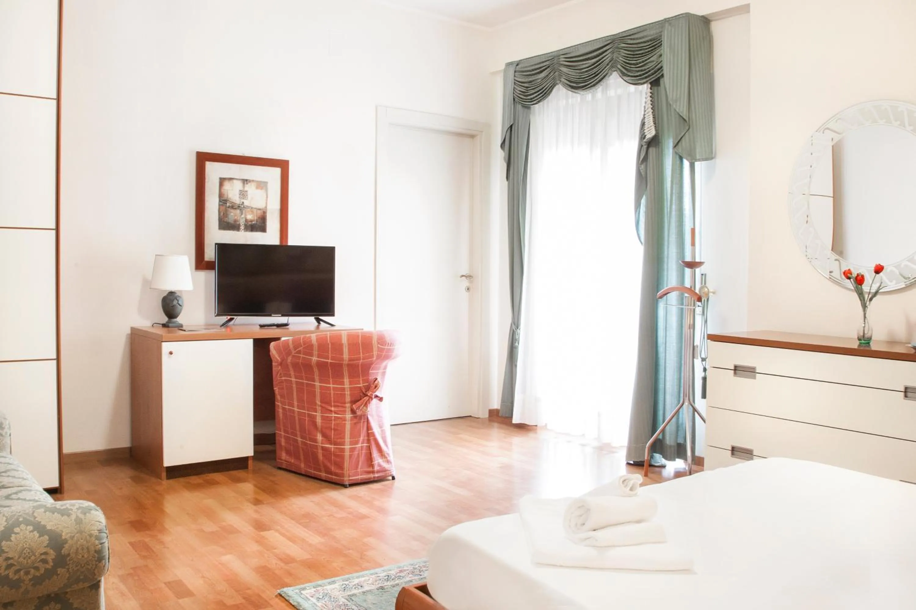 Living room, Bed in Blu Hotel