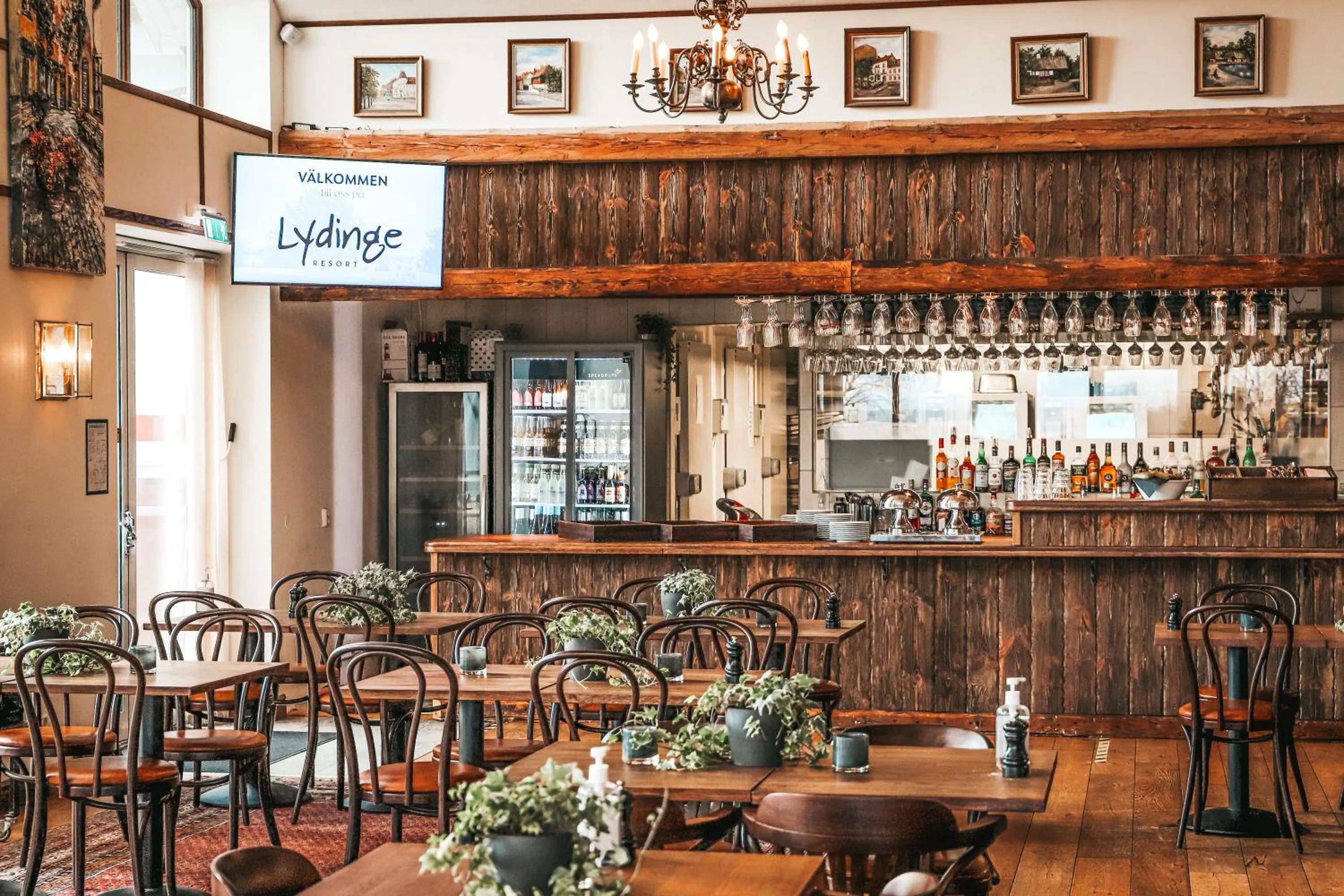 Restaurant/places to eat in Lydinge Resort