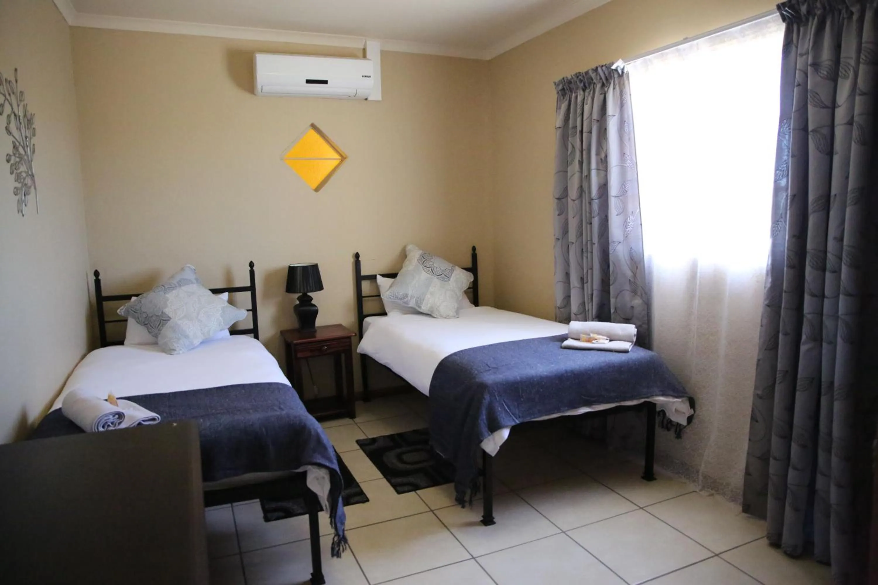 Bedroom, Bed in Augrabies De Oude Stoor Guesthouse