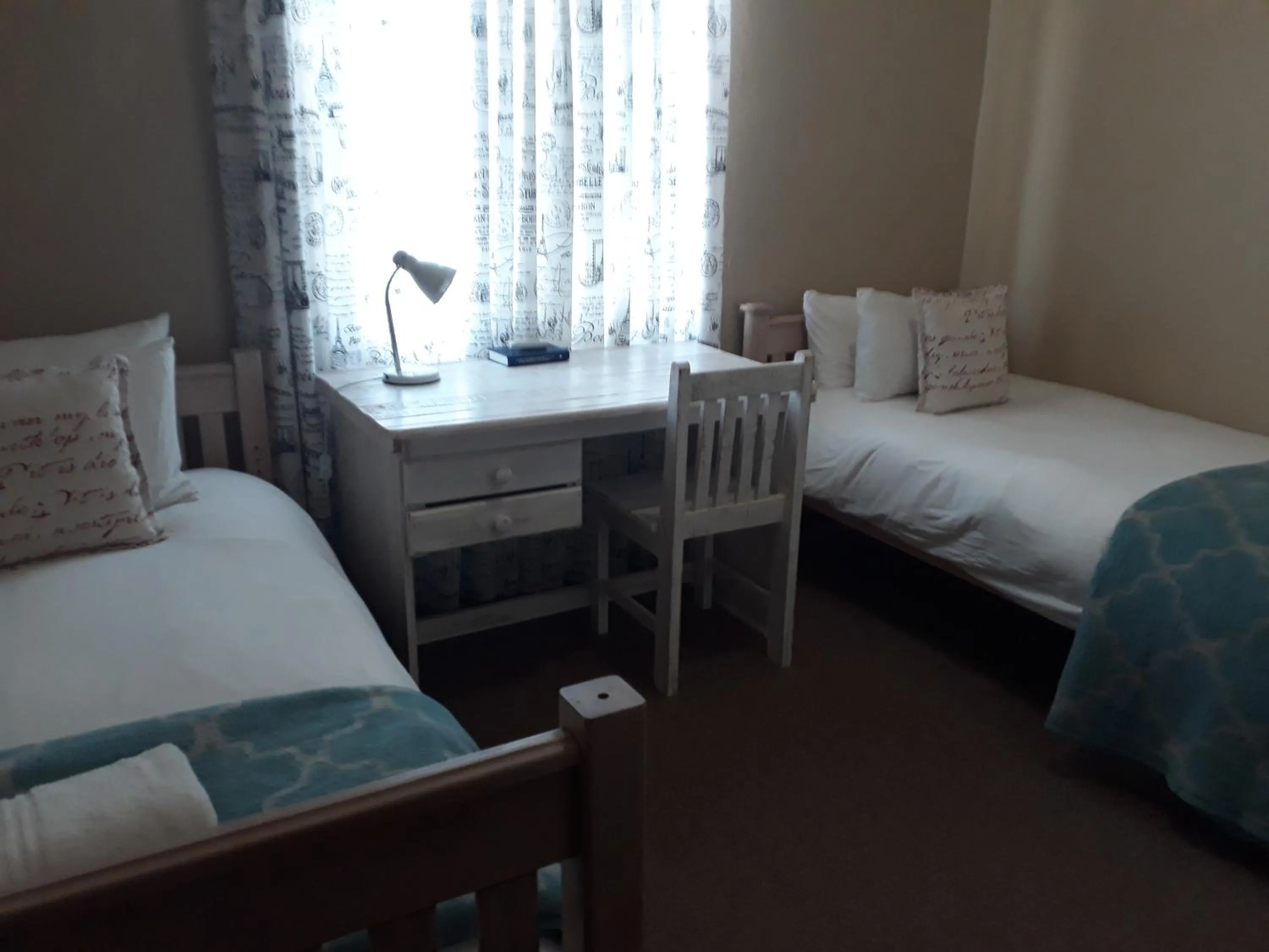 Three-Bedroom Villa in Augrabies De Oude Stoor Guesthouse