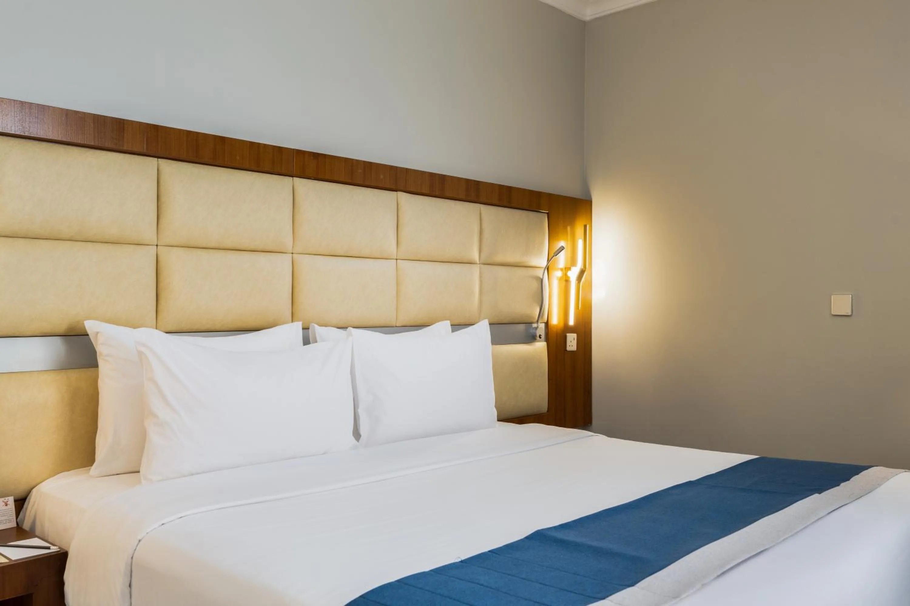 Bedroom, Bed in Emaar Elite Al Madina Hotel