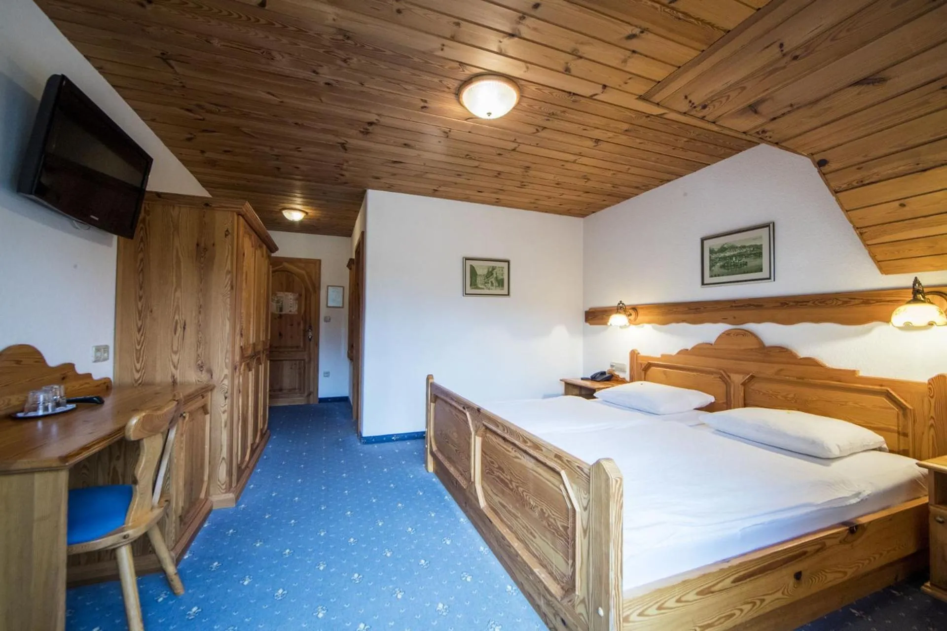 Bed in Garni Hotel Berc
