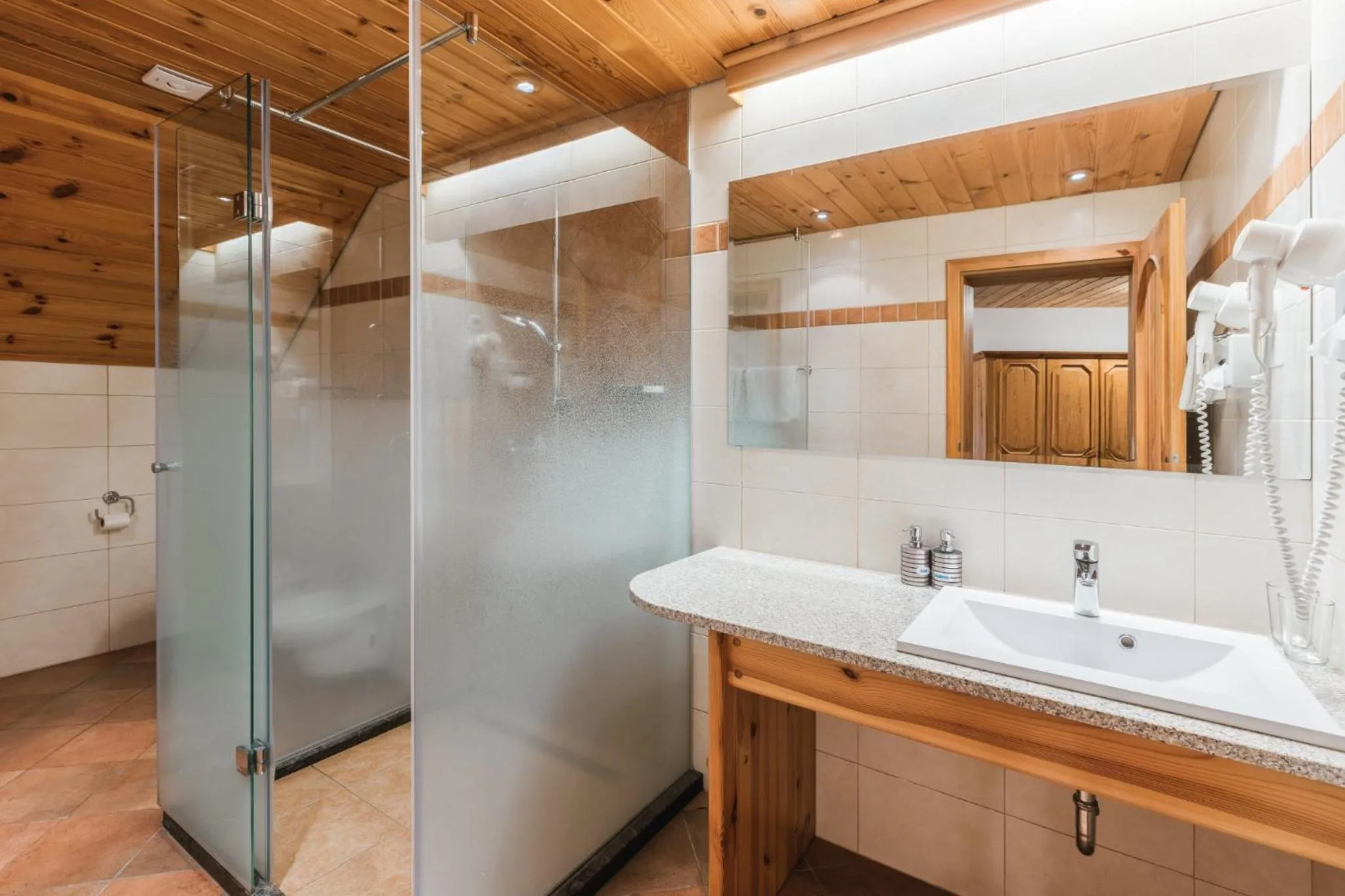 Shower in Garni Hotel Berc