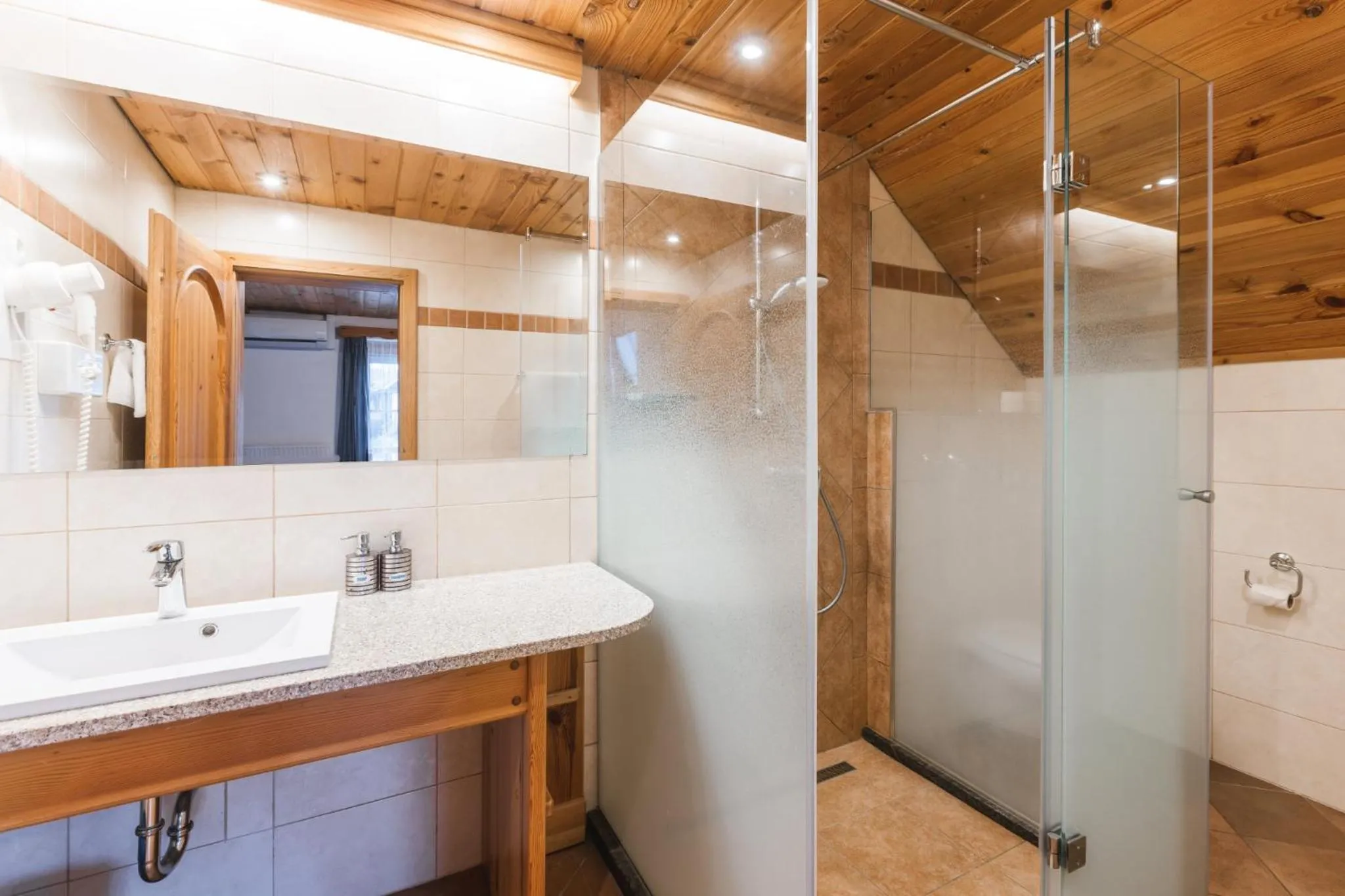 Shower in Garni Hotel Berc