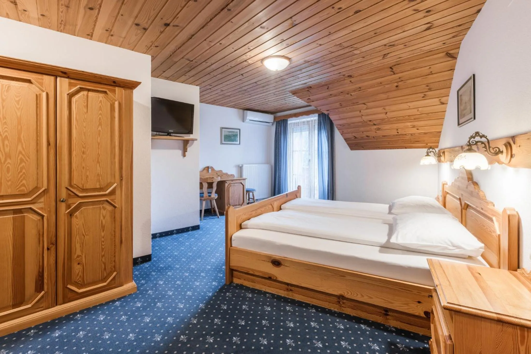 Bed in Garni Hotel Berc
