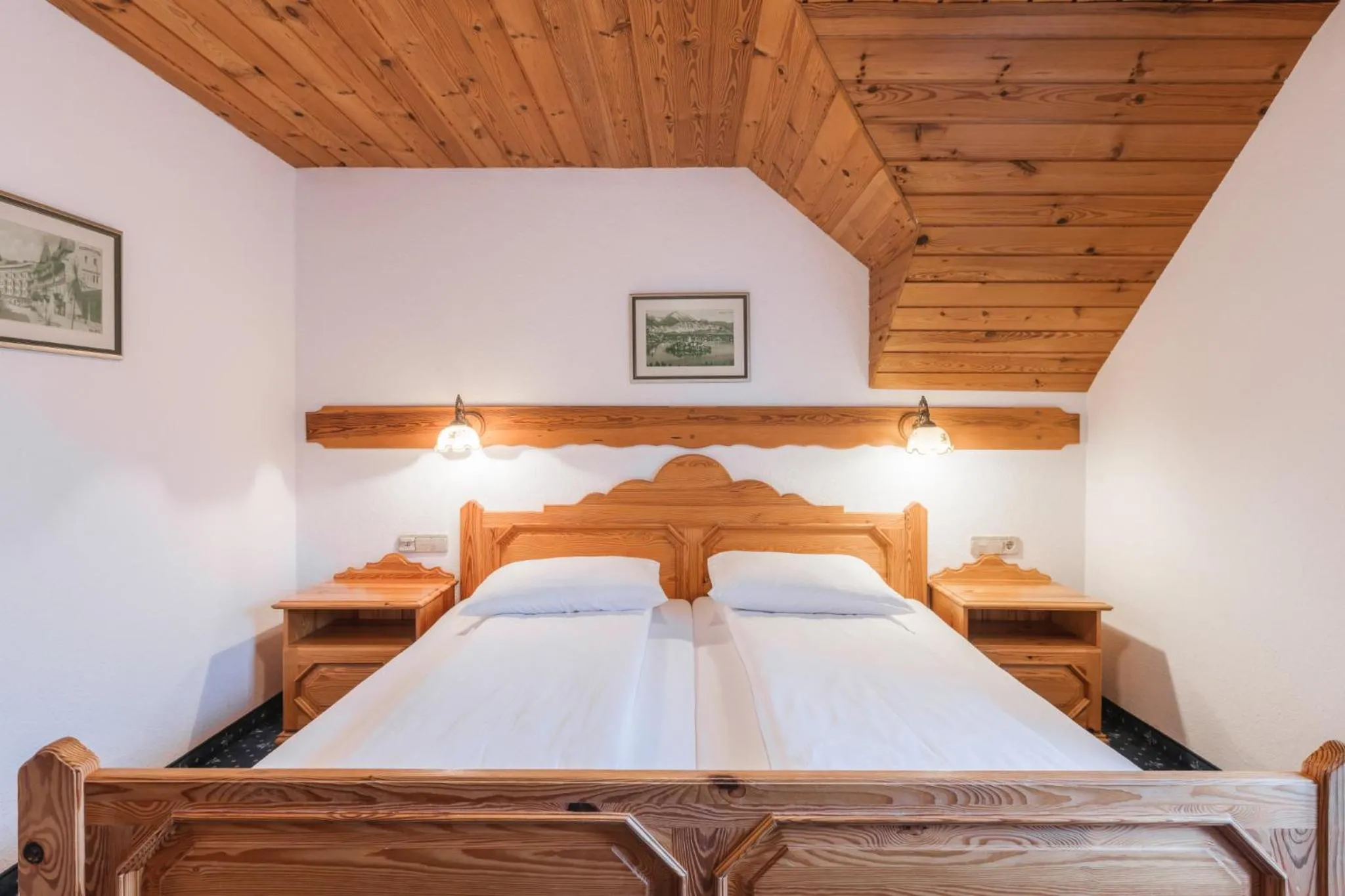 Bed in Garni Hotel Berc