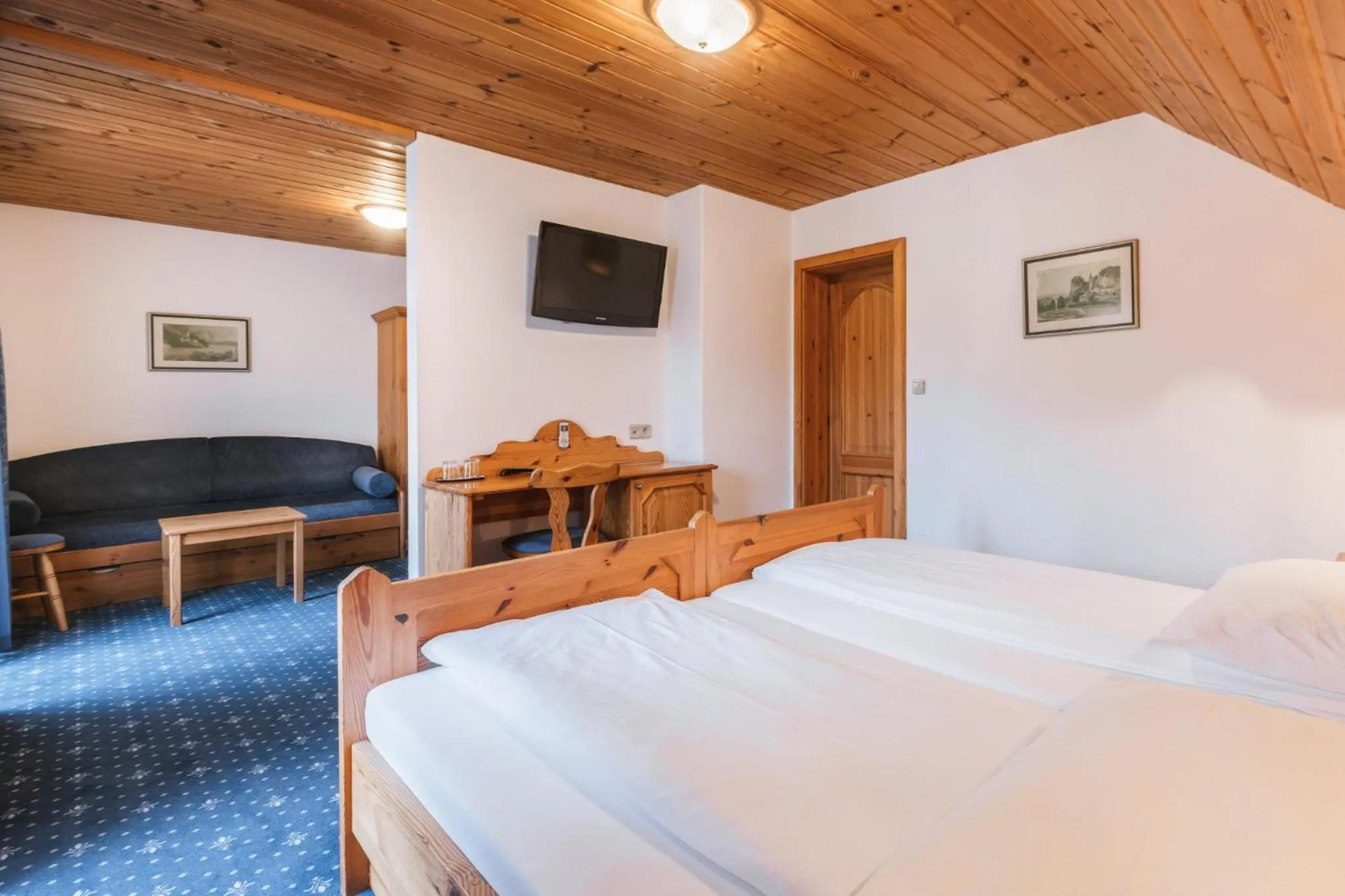 Bed in Garni Hotel Berc