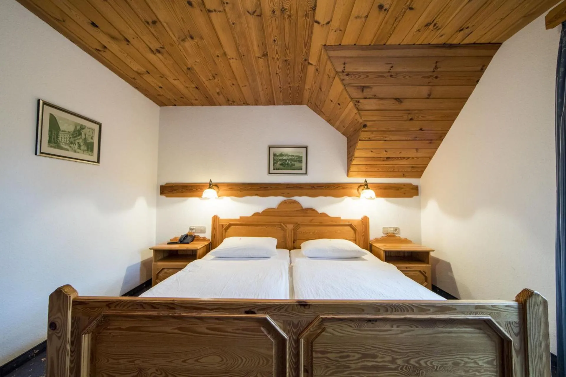 Bed in Garni Hotel Berc