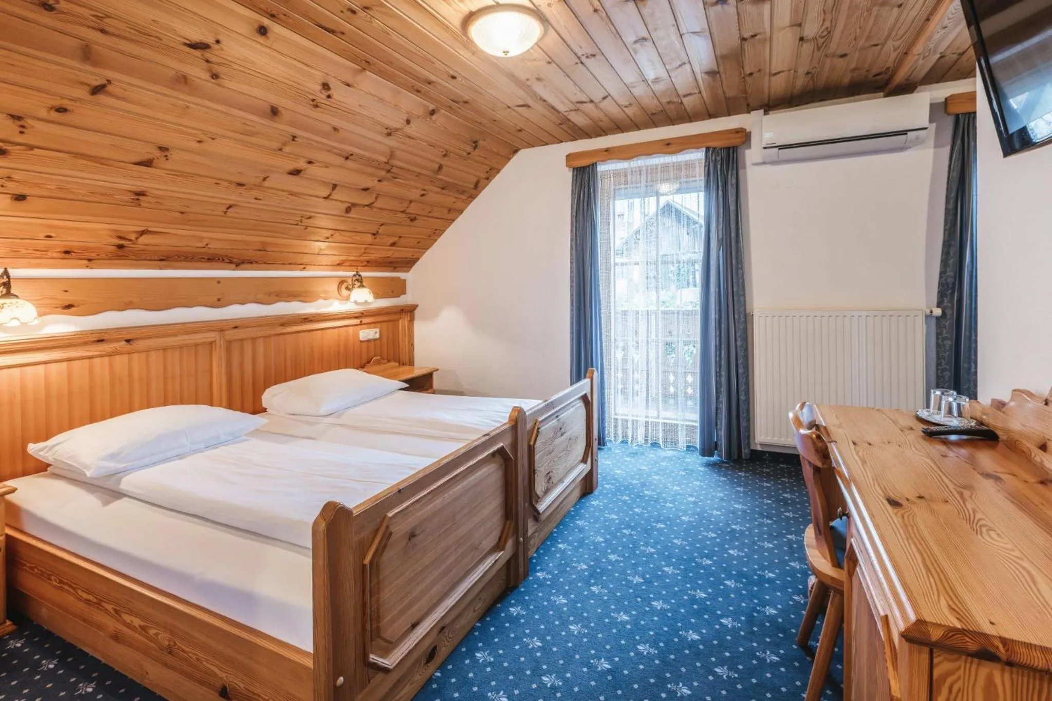 Bed in Garni Hotel Berc