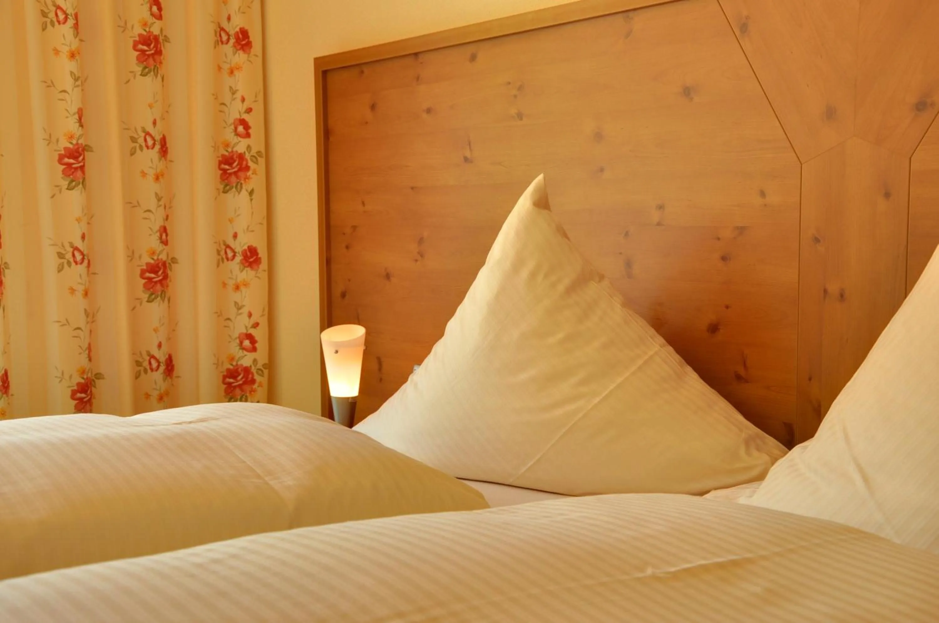 Bedroom, Bed in Allgäu-Hotel-Elbsee