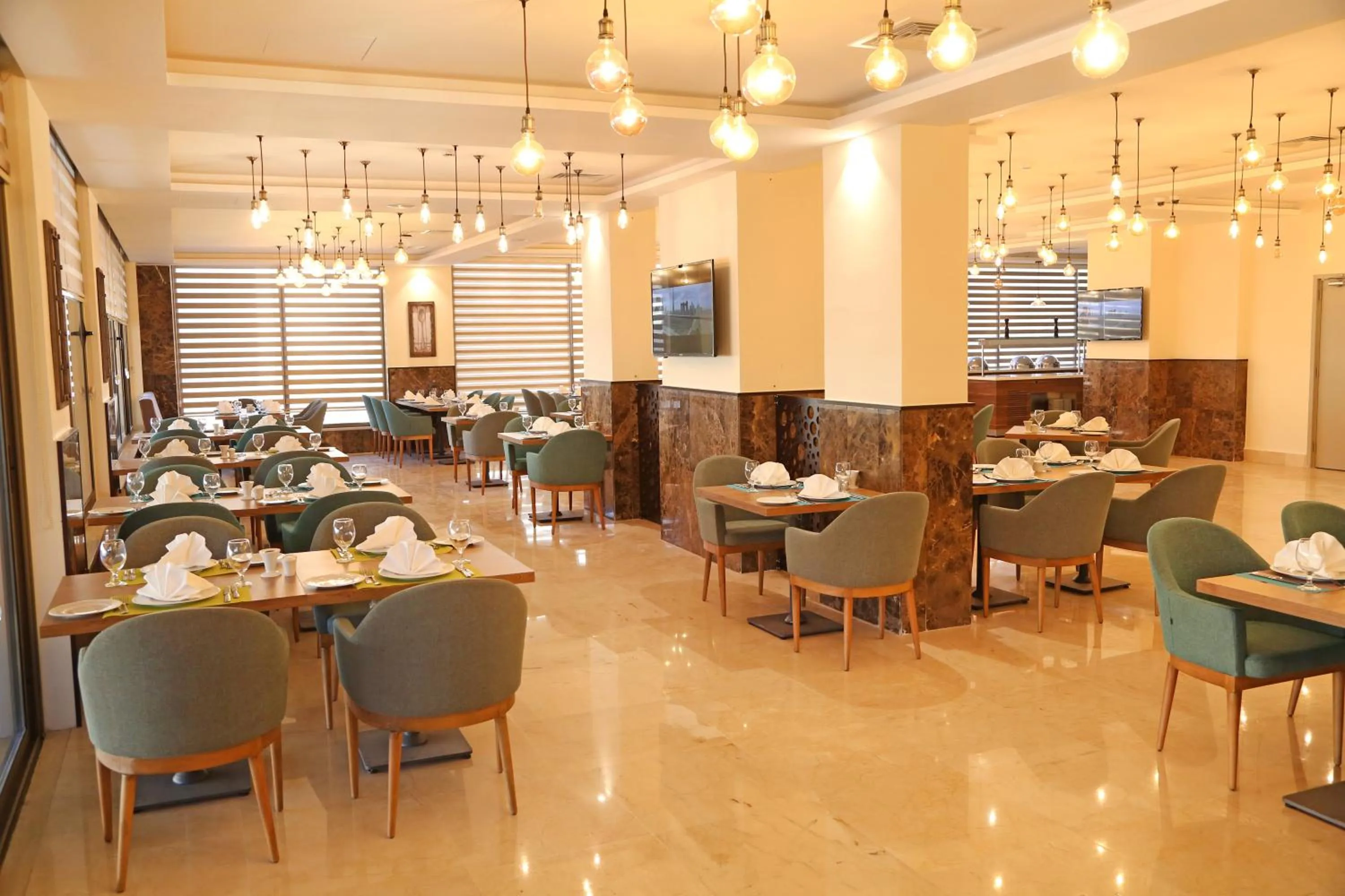 Restaurant/places to eat in Lacosta Hotel