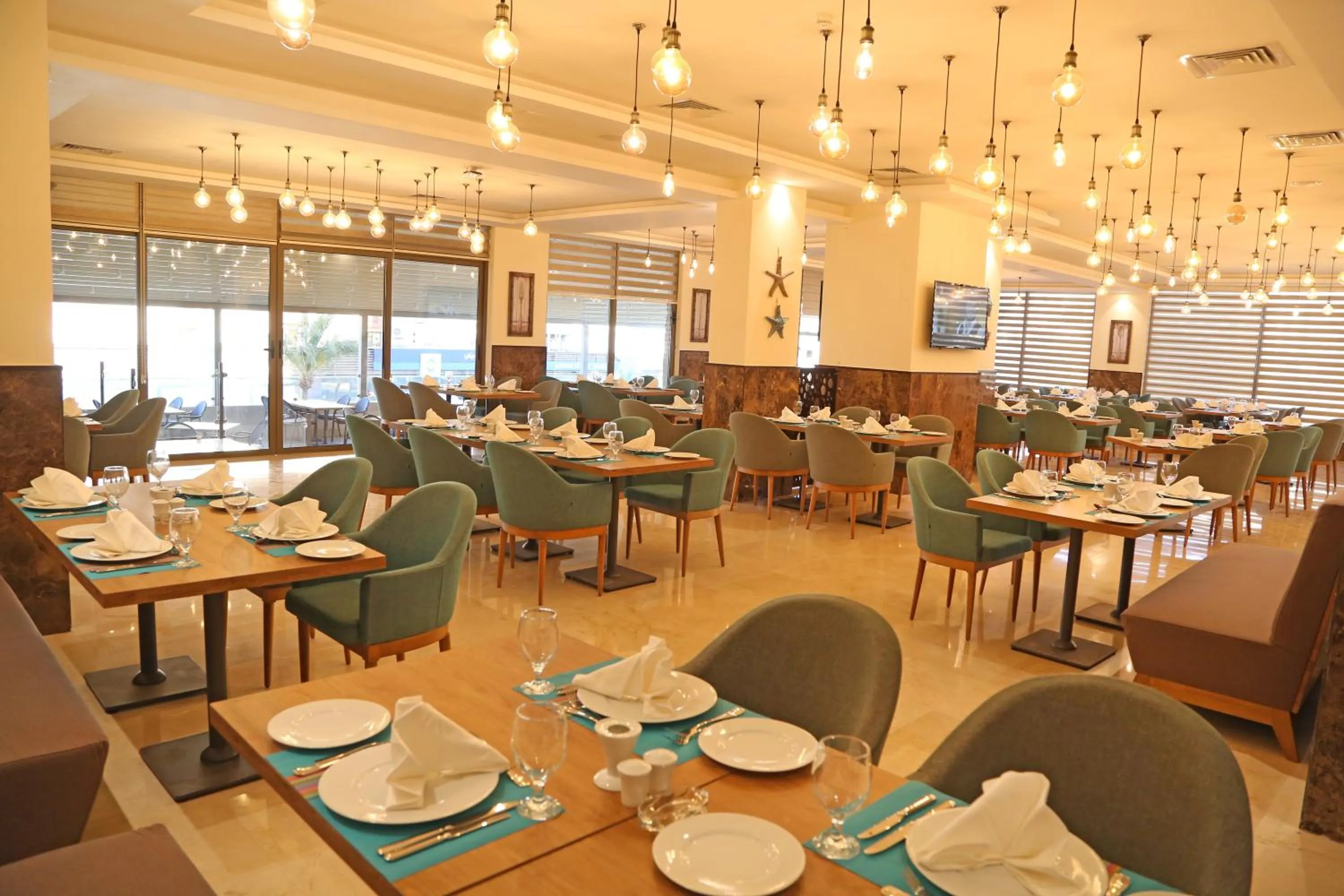 Restaurant/places to eat in Lacosta Hotel