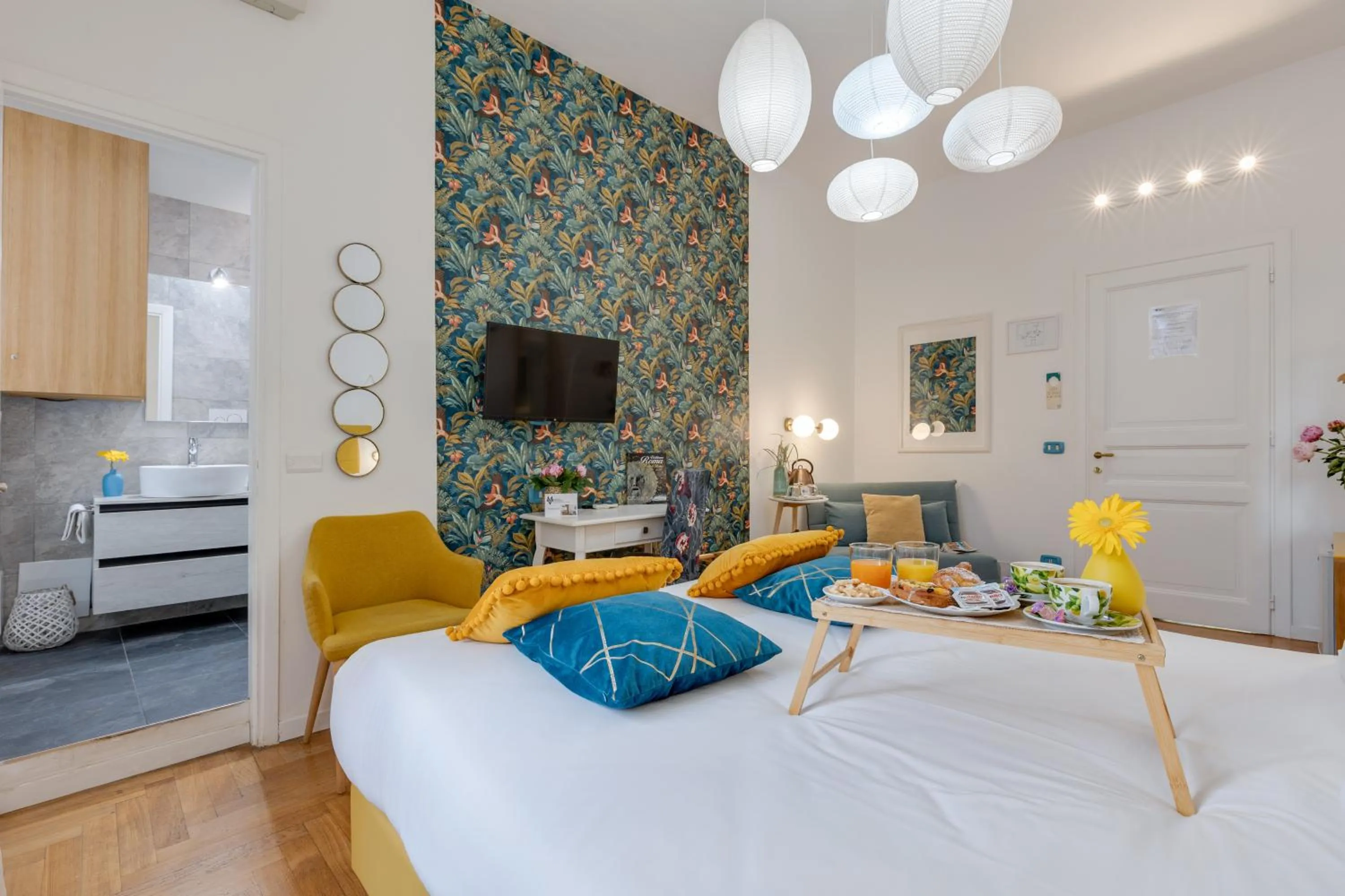 Decorative detail, Bed in Maison Vantaggio