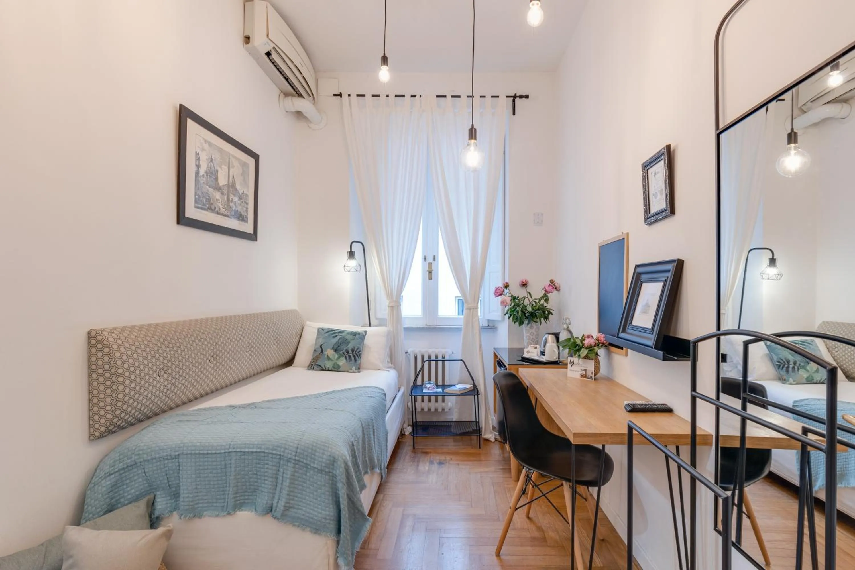 Photo of the whole room, Bed in Maison Vantaggio