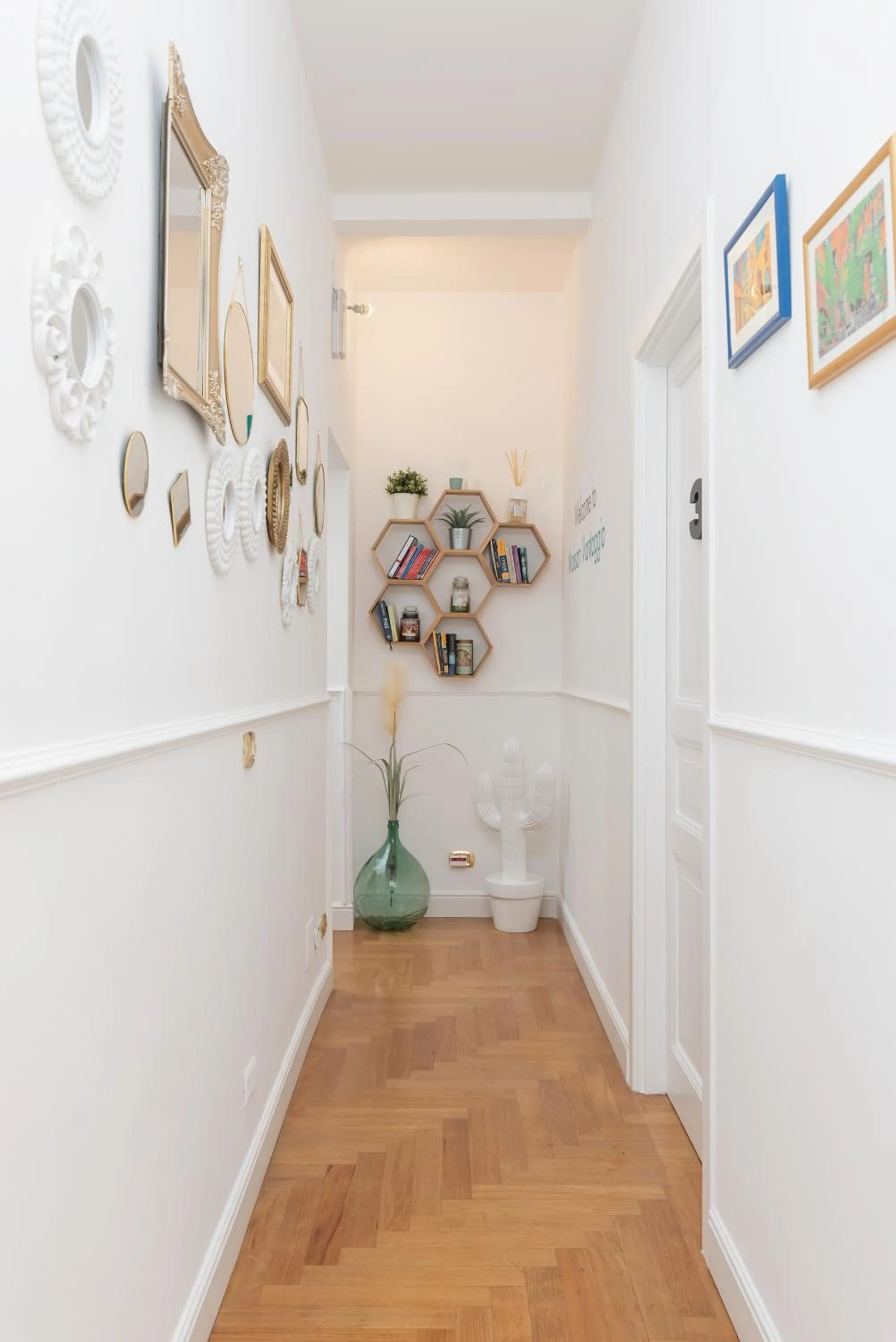 Decorative detail in Maison Vantaggio