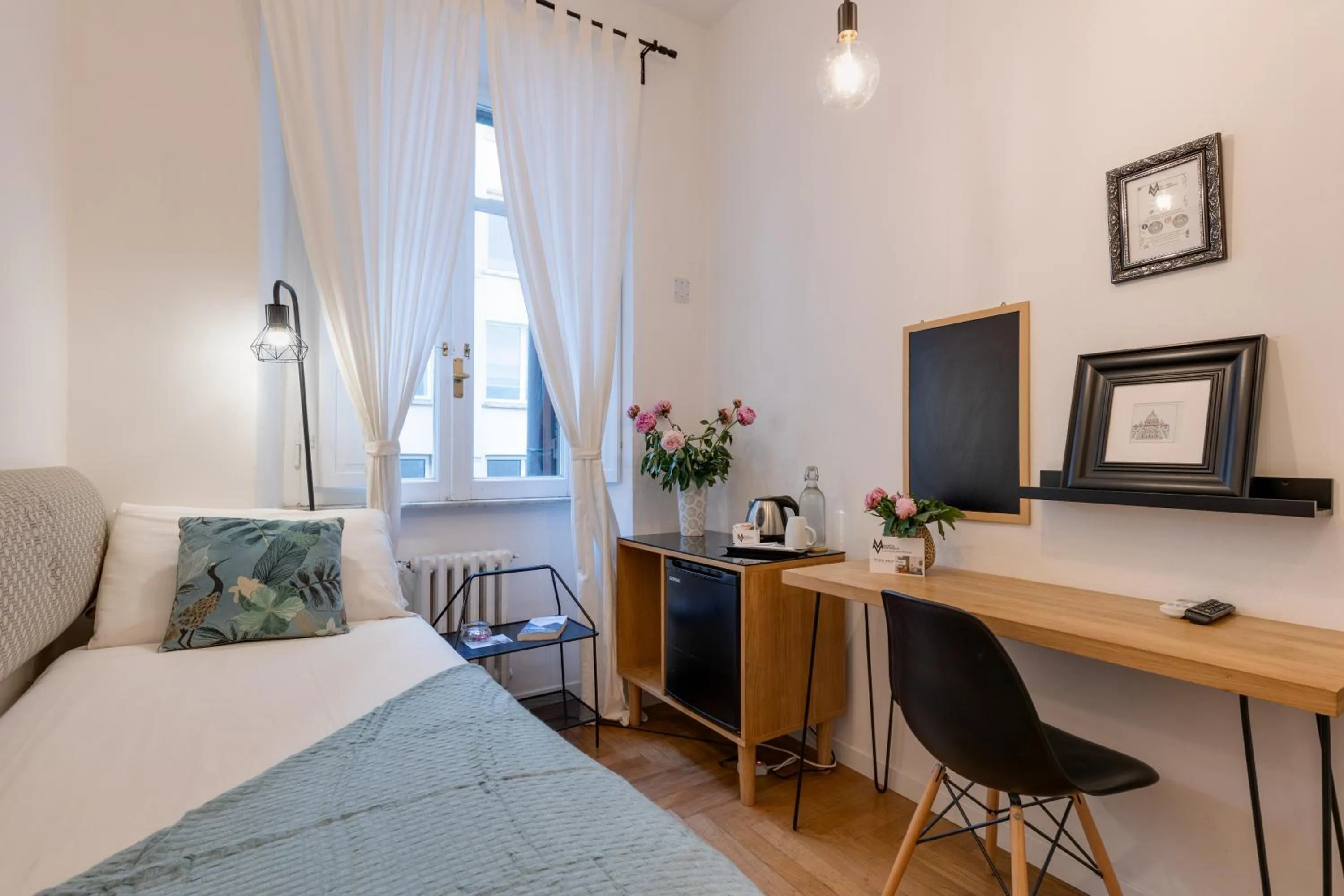 Decorative detail, Bed in Maison Vantaggio